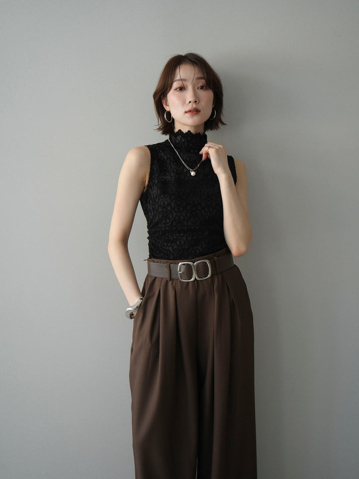 【預購】無袖小領花卉提花上衣 / 黑色