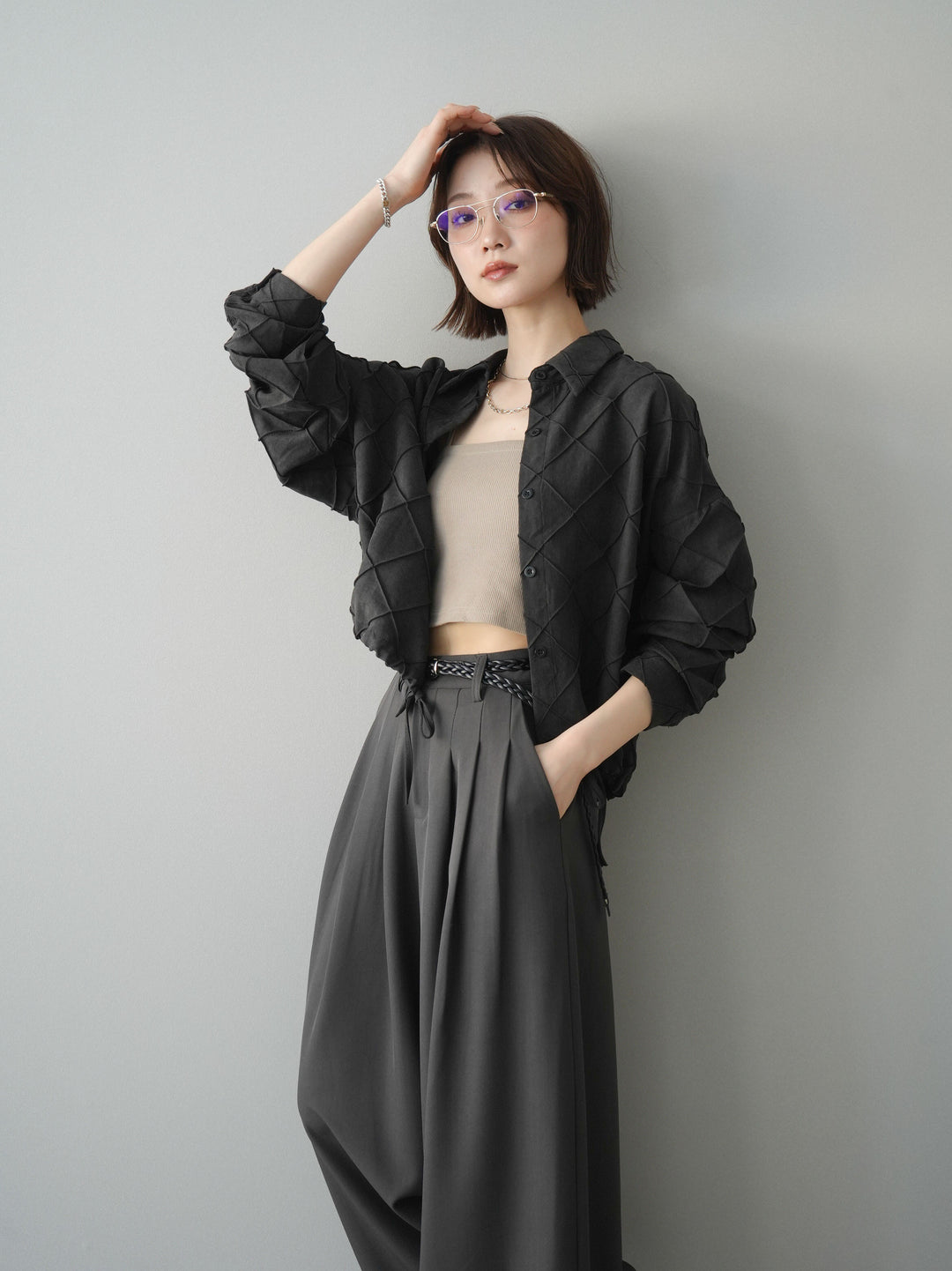 [SET]パイピングクロスデザインブラウス+編み込みベルト付タックワイドパンツ(2set)