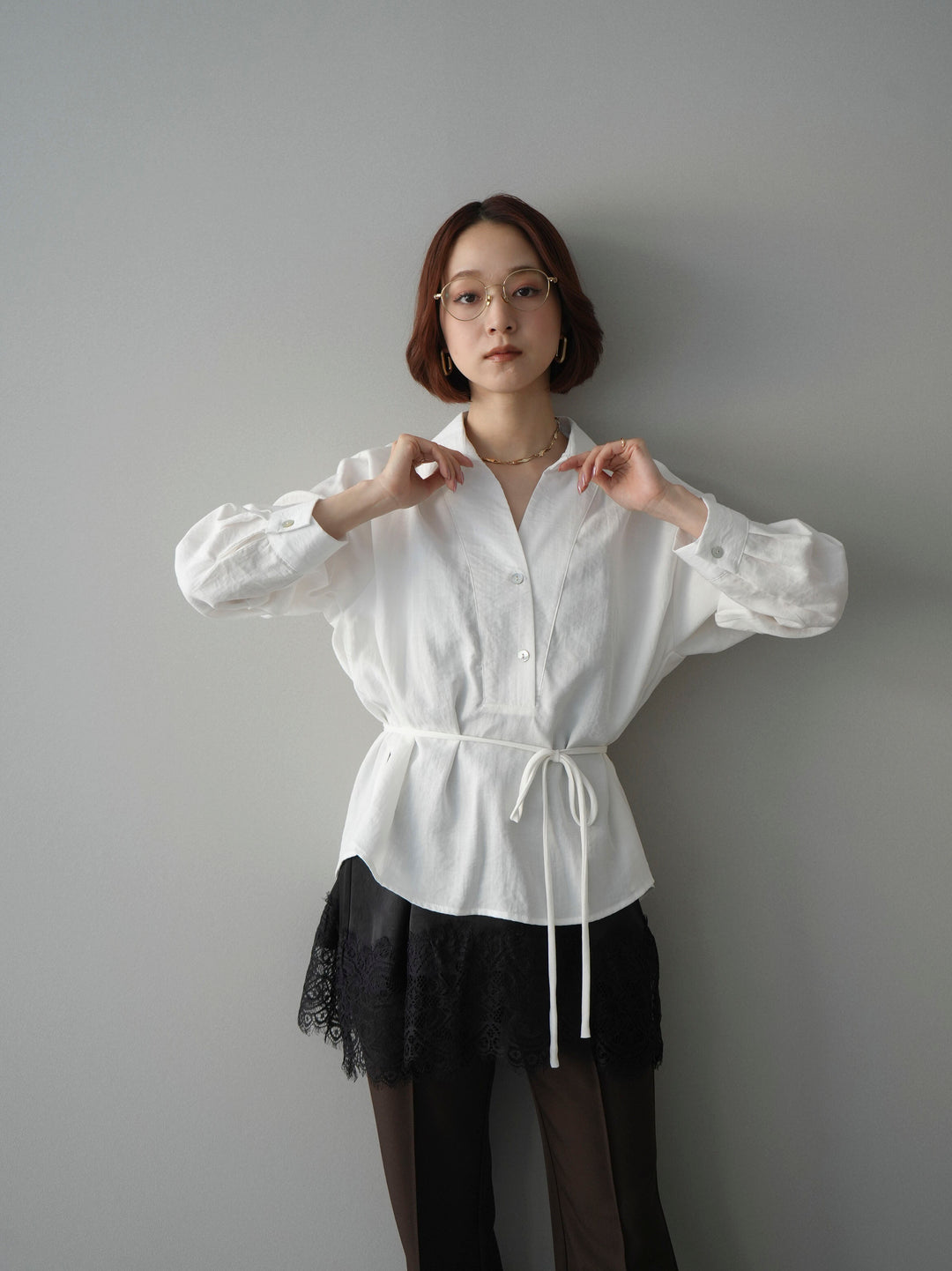 [SET]Vネック変形ラインシャツ+レーストリムキャミソール(2set)