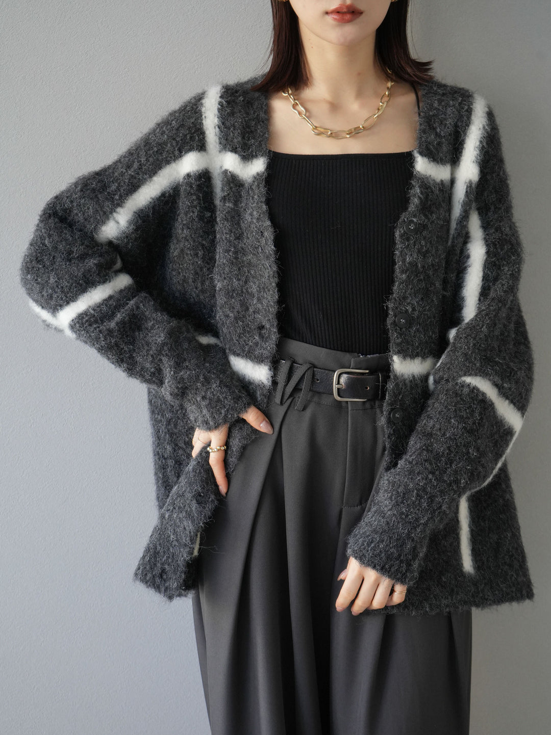 [預訂] 毛絨格紋開襟衫/炭灰