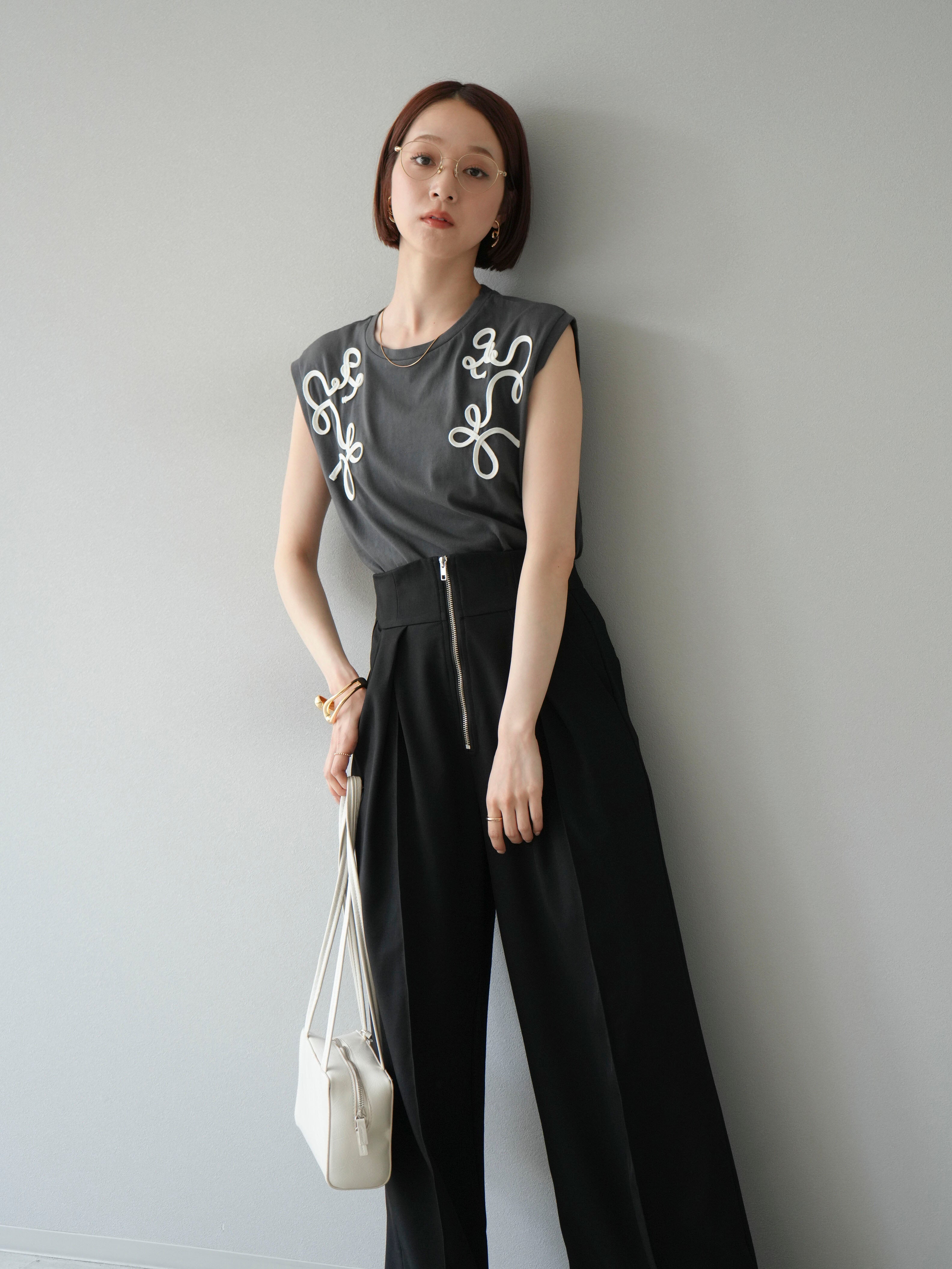 SET]コード刺繍フレンチスリーブTシャツ+ジップタックワイドパンツ