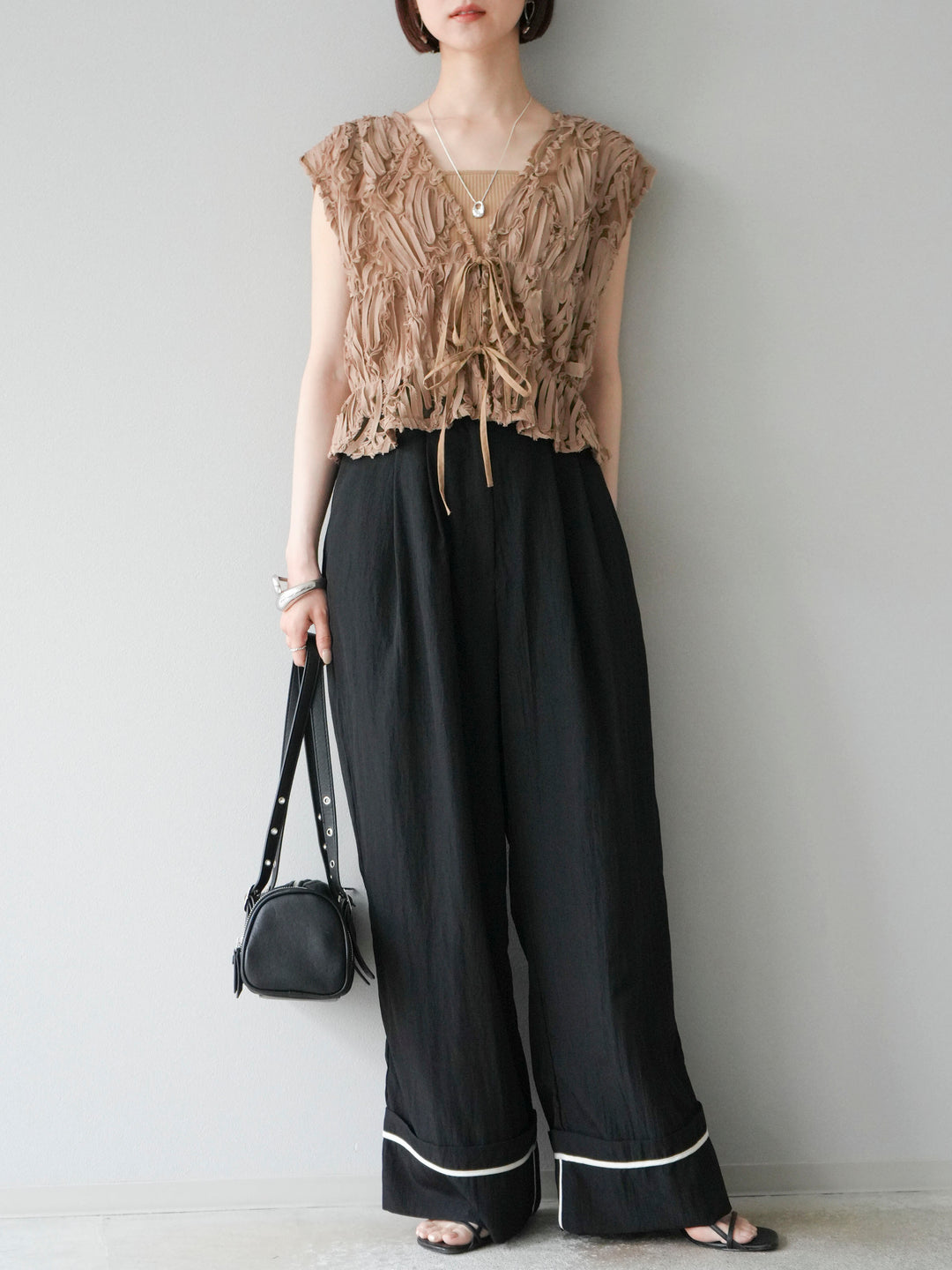[SET] 提花蕾絲蝴蝶結上衣+麻質下擺迴力寬褲（2件套）