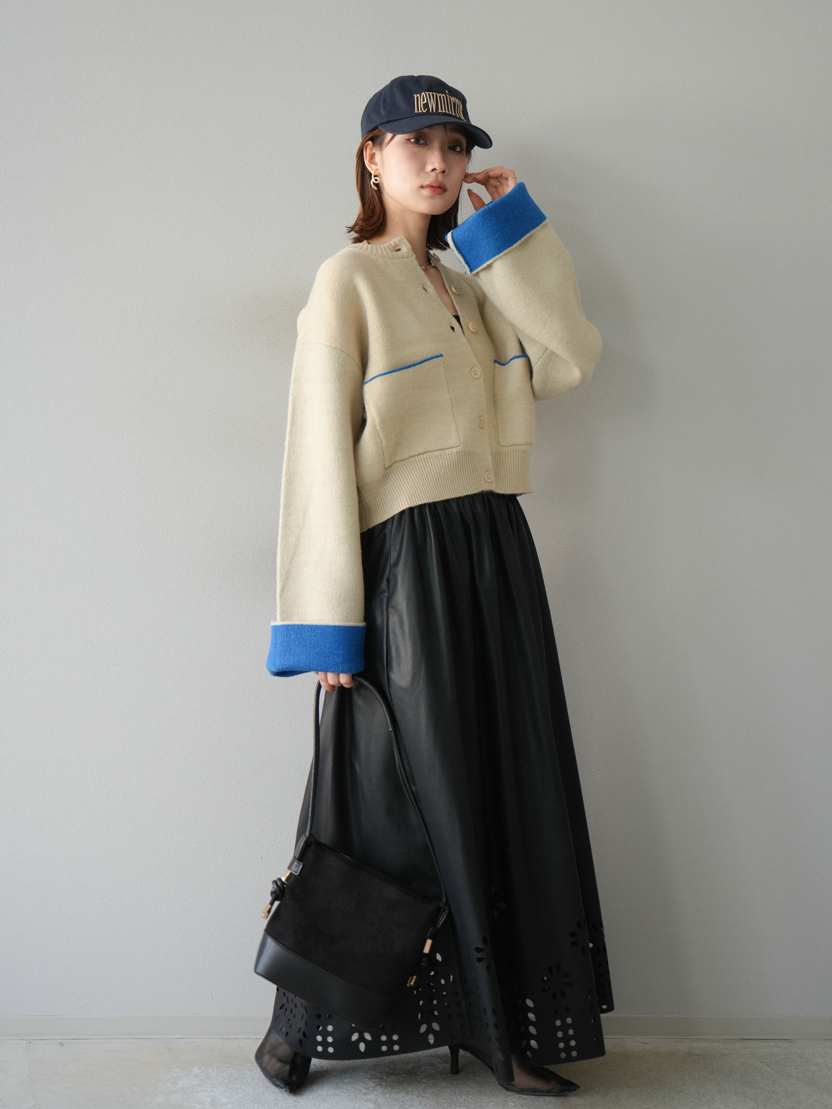 予約]フラワーパンチングレザースカート/ブラック – Lumier