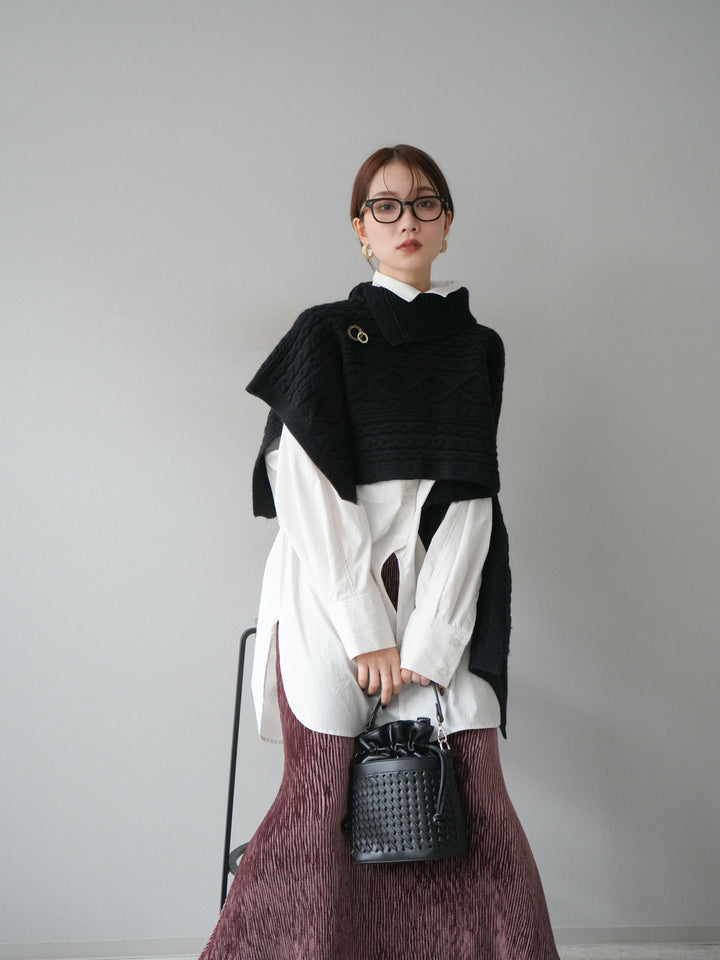 [予約]ケーブル編みニットケープ/ブラック