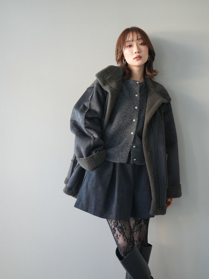 [予約]スタンドネックフェイクムートンミディアムコート/charcoal