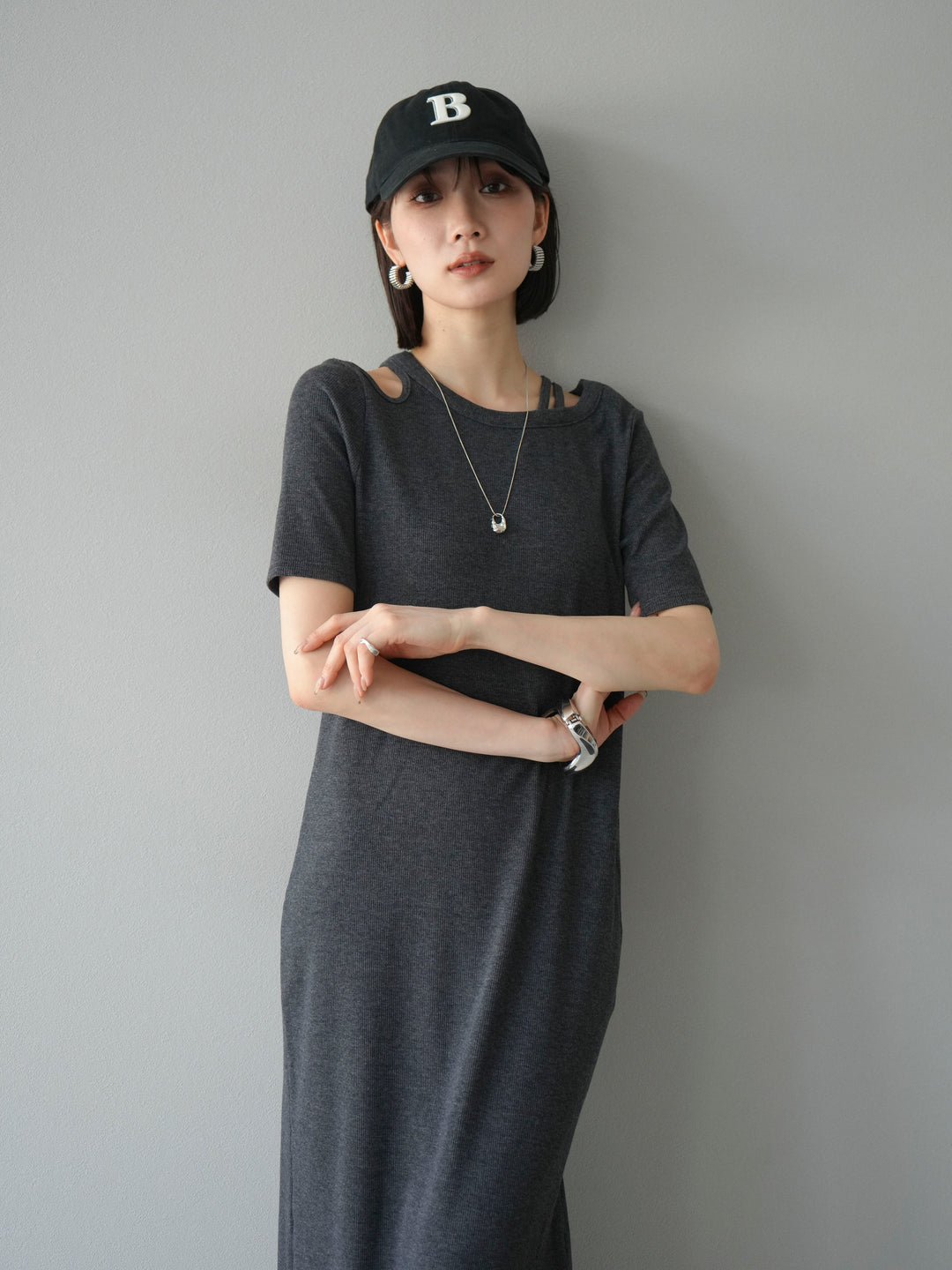 [予約]デザインネックカットリブワンピース/チャコール