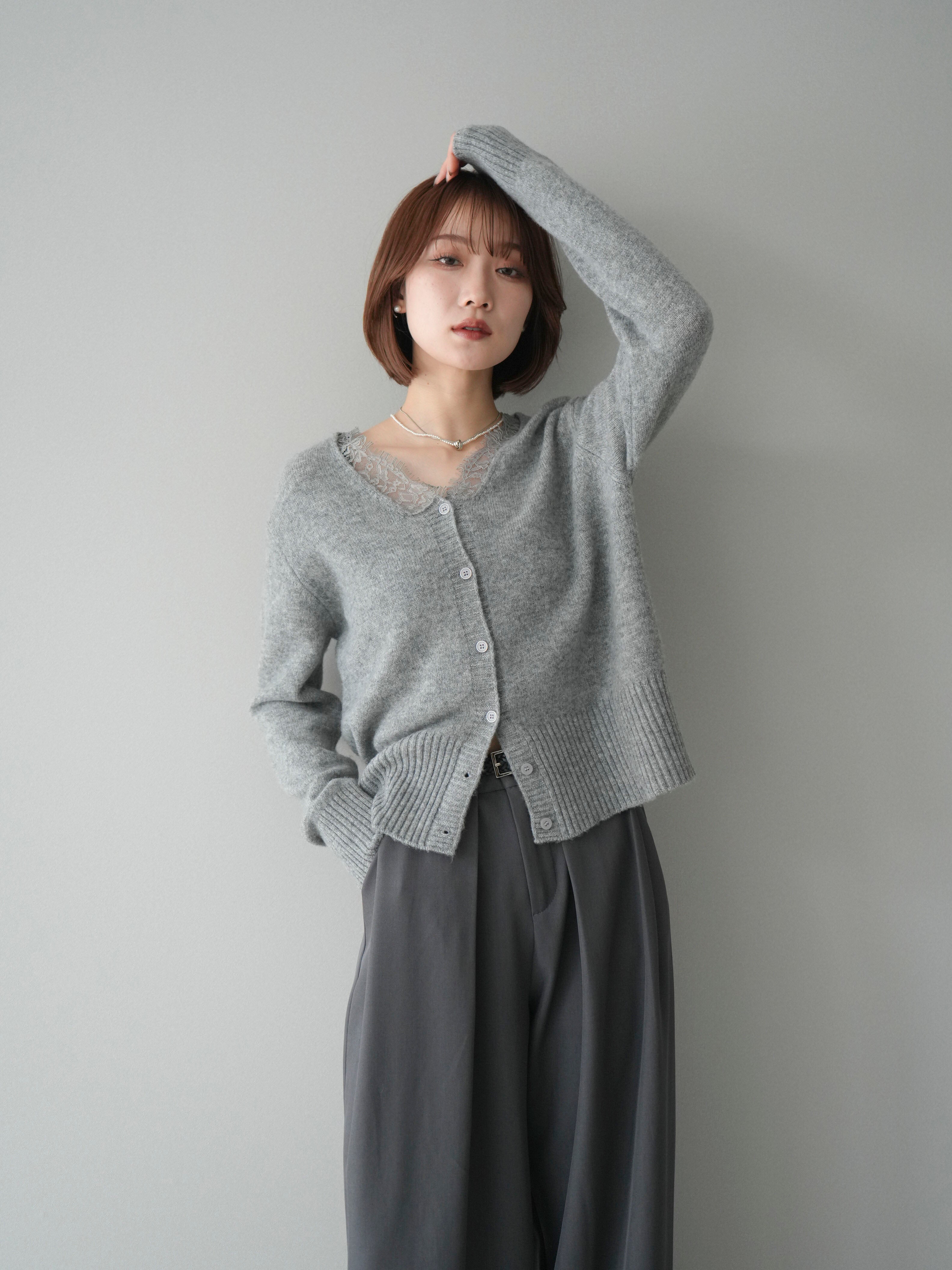 予約]レースネックニットカーディガン/lightgray – Lumier