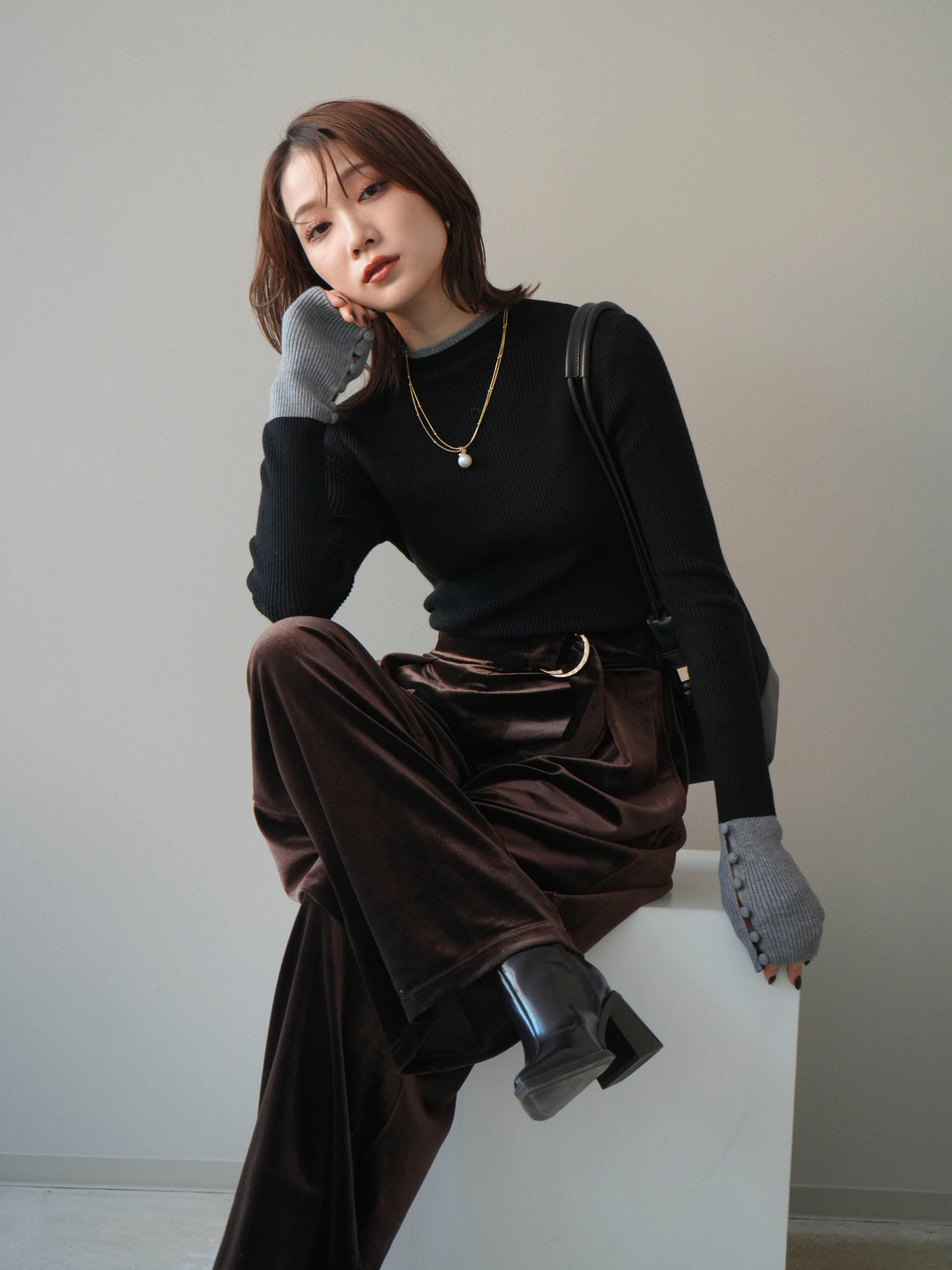 [予約]袖ボタンハイネック配色リブニットトップス/black