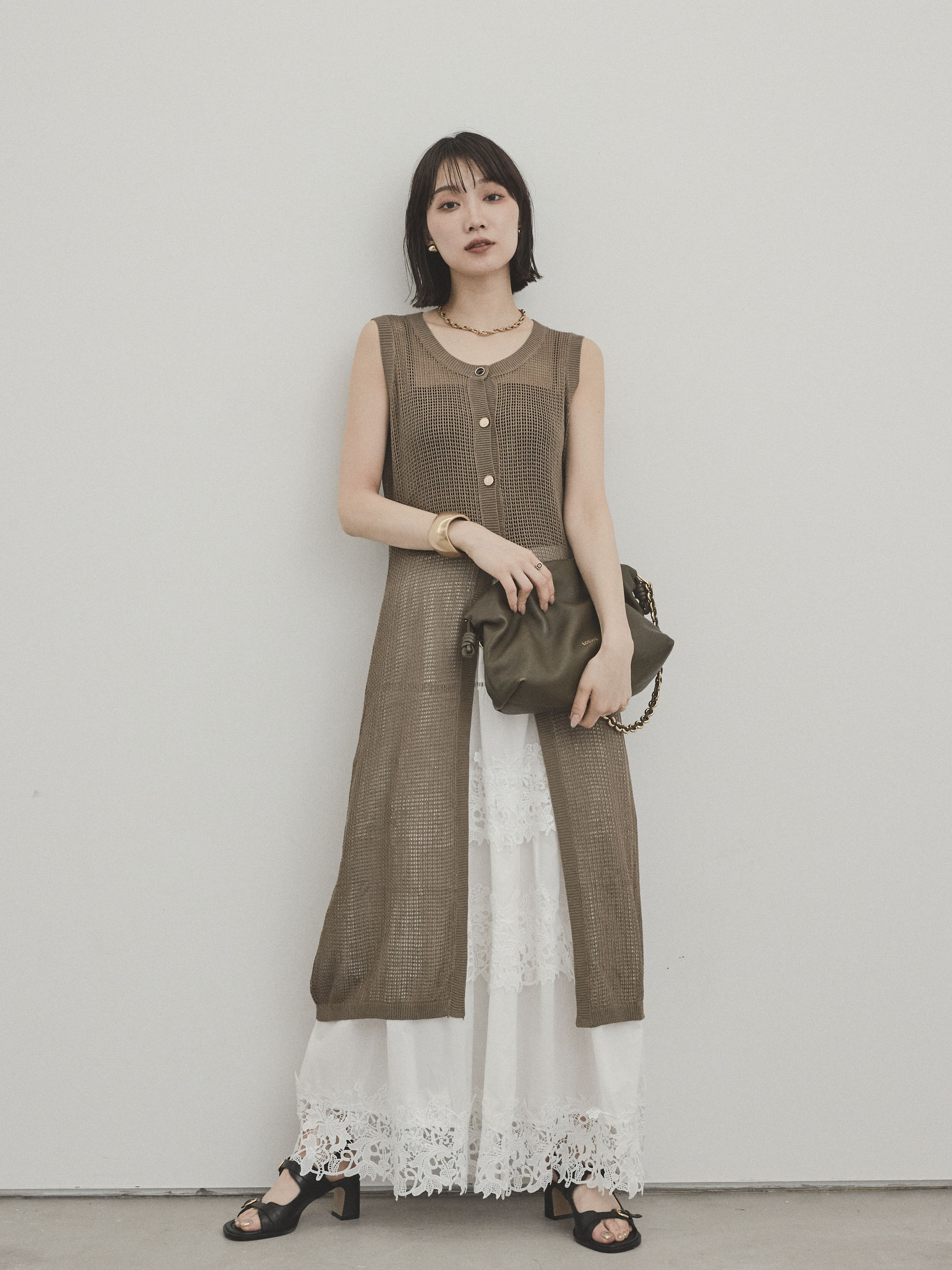 予約]アソートボタンニットロングジレ/カーキ – Lumier