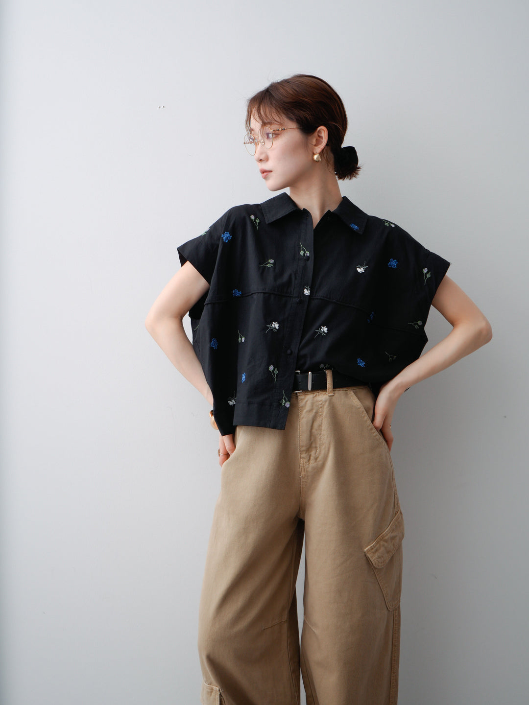 【預購】花朵刺繡燈籠無袖襯衫 // 黑色