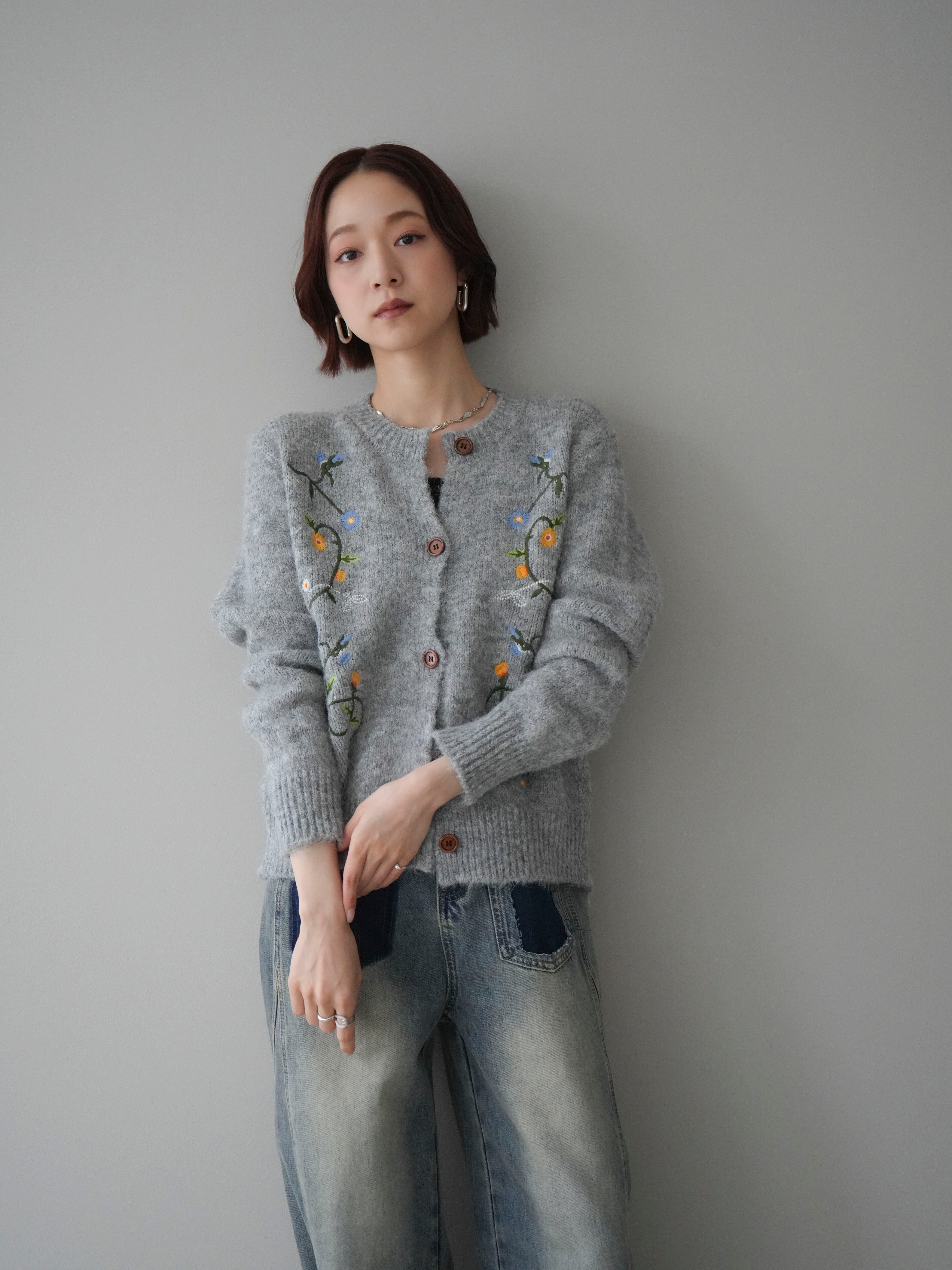 予約]フラワー刺繍ニットカーディガン/gray – Lumier