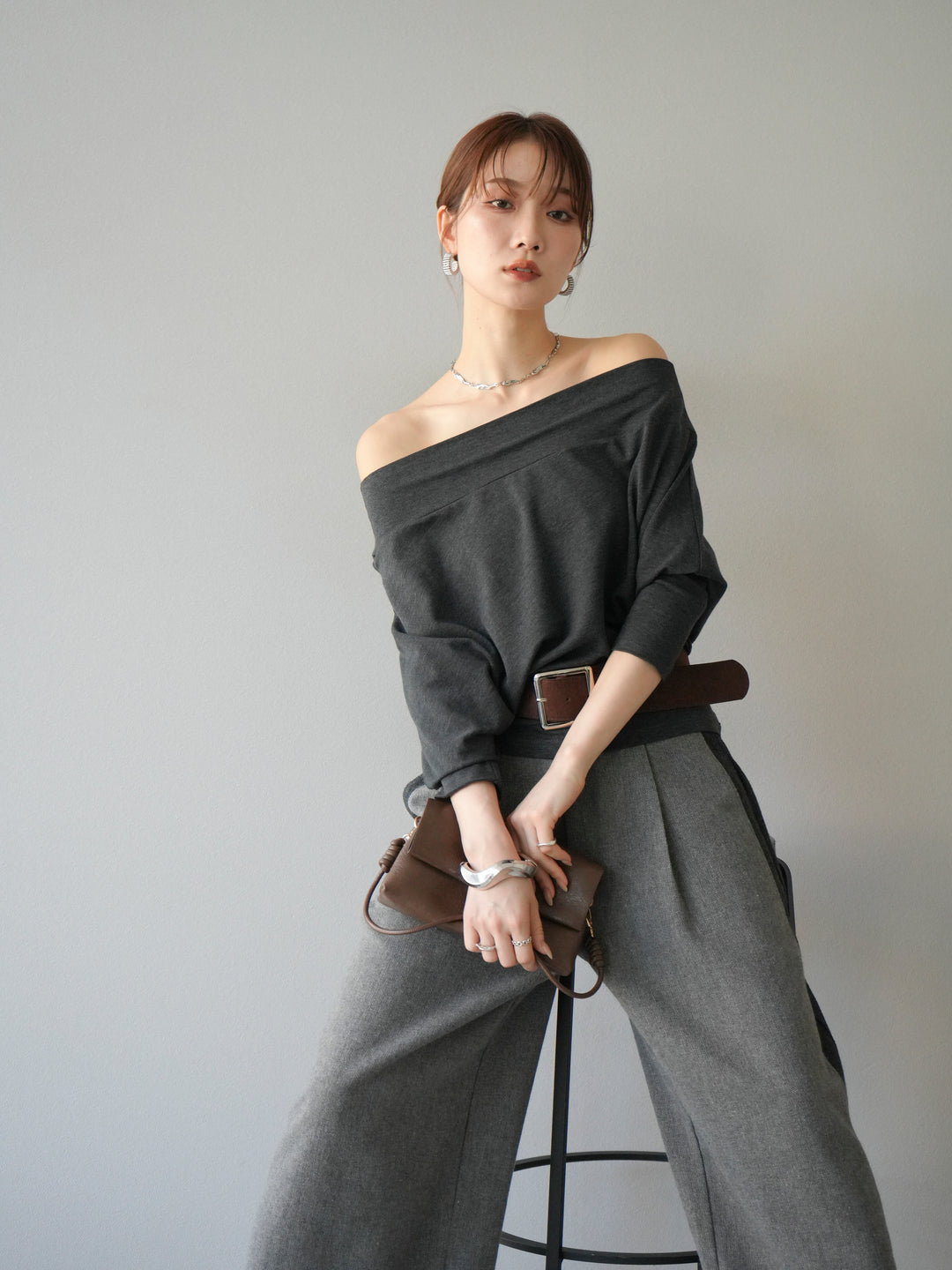 [予約]ベルト付オフショルカットソー/チャコール