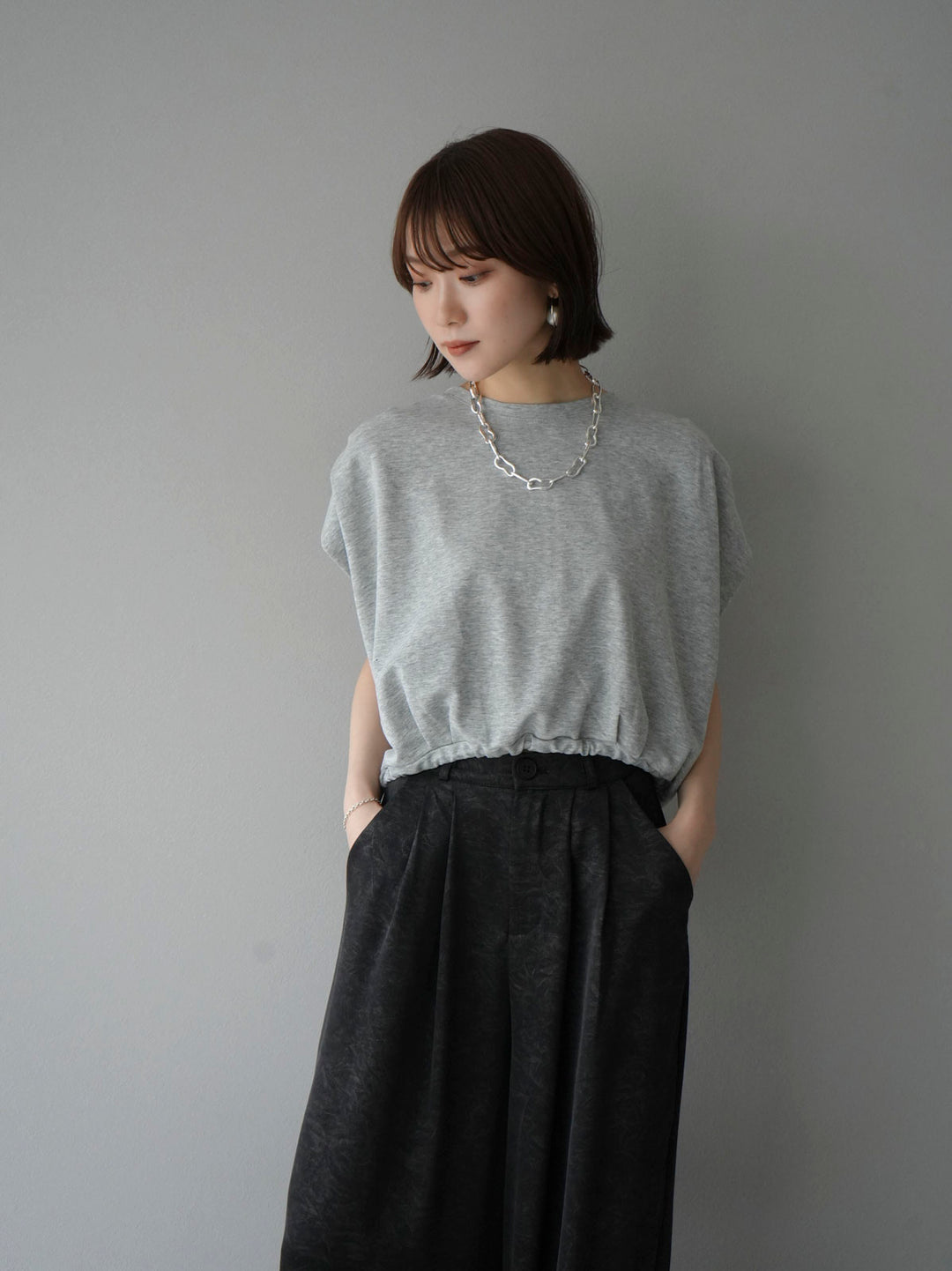 [Pre-order] Tuck shoulder hem drawstring ribbon top/gray