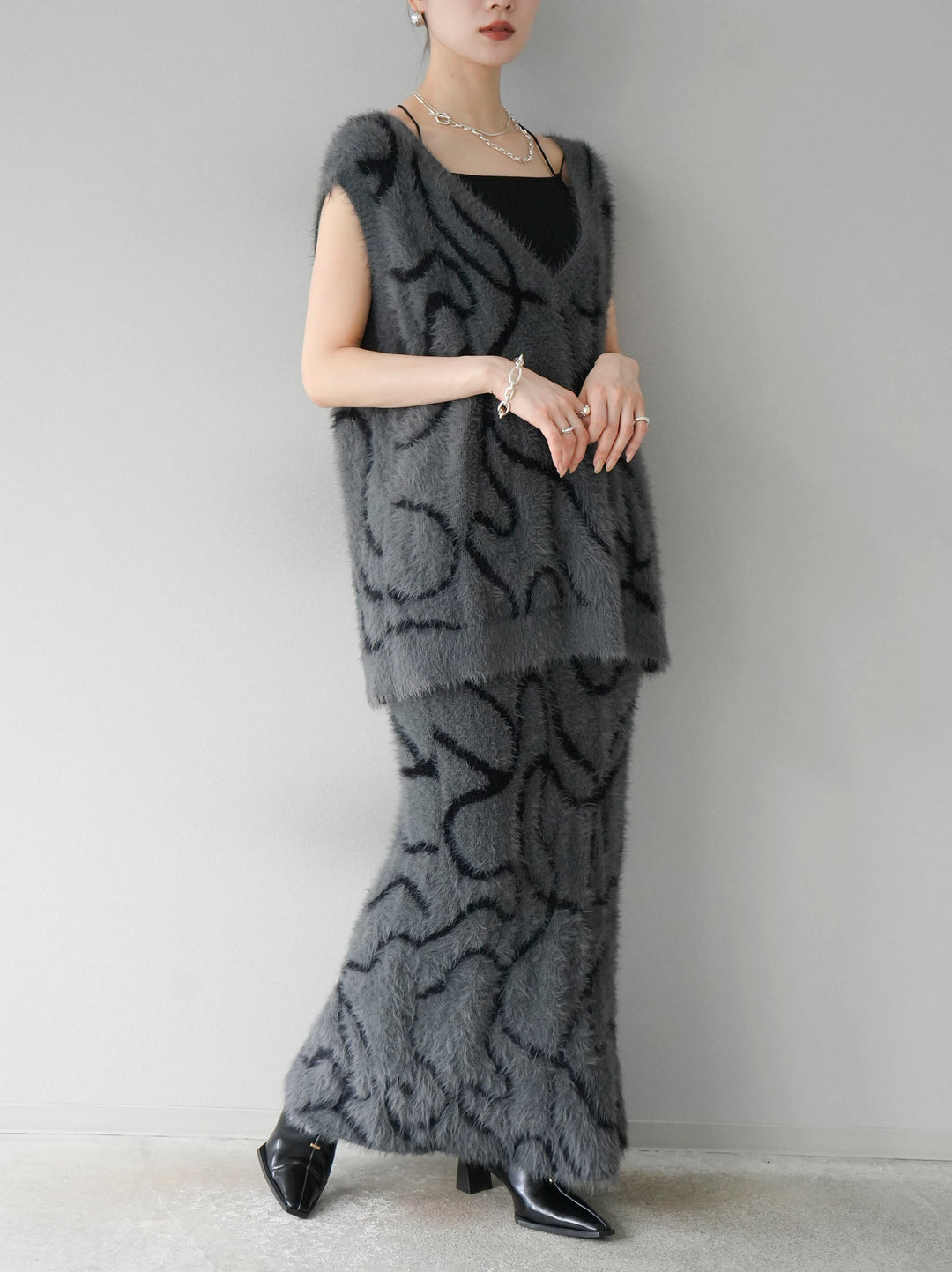 [預訂] Line 毛絨針織半身裙/炭灰