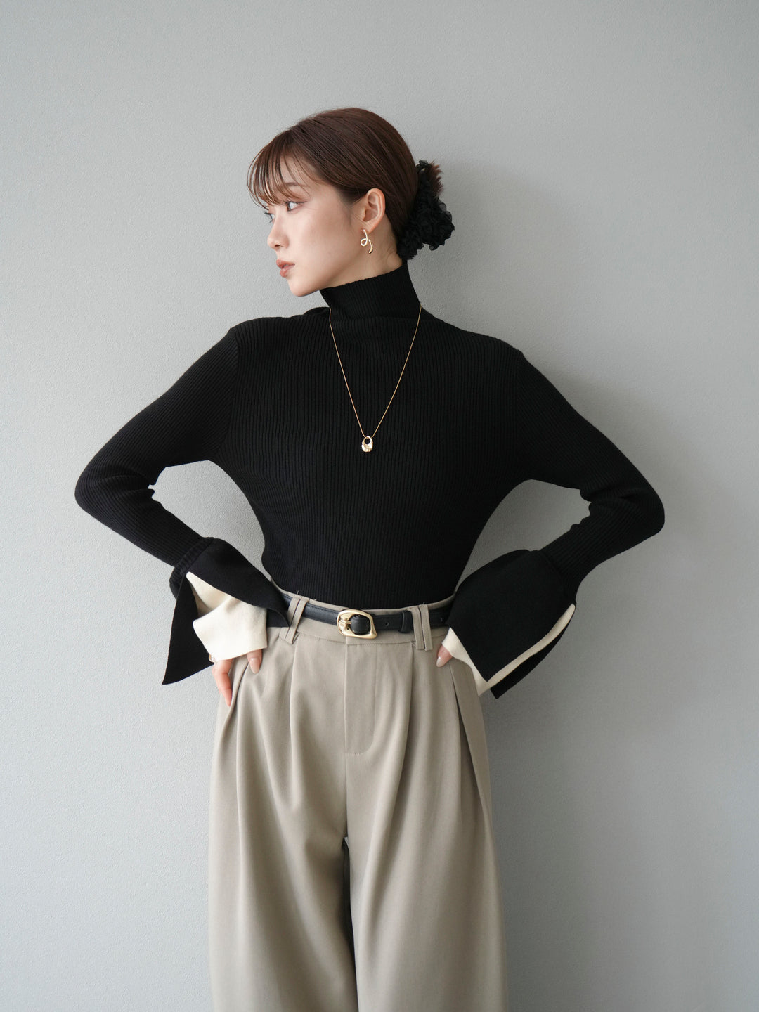 [SET] 疊層喇叭袖高領針織上衣 + 雙褶寬褲 (2 套)