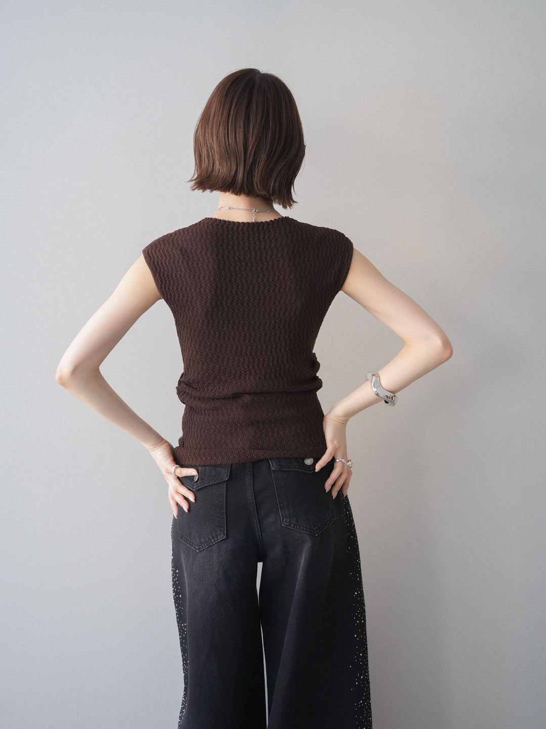 [予約]サイドシャーリングボトルネックノースリーブニットプルオーバー/brown