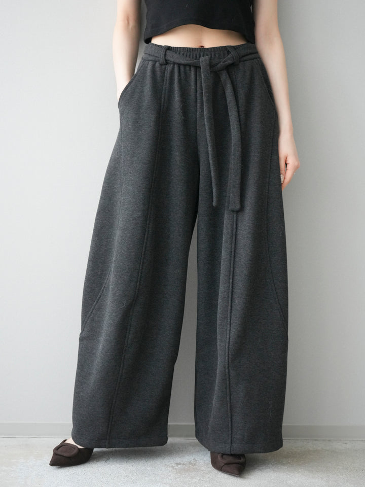 [予約]ウエストベルトカーブラインスエットパンツ/black