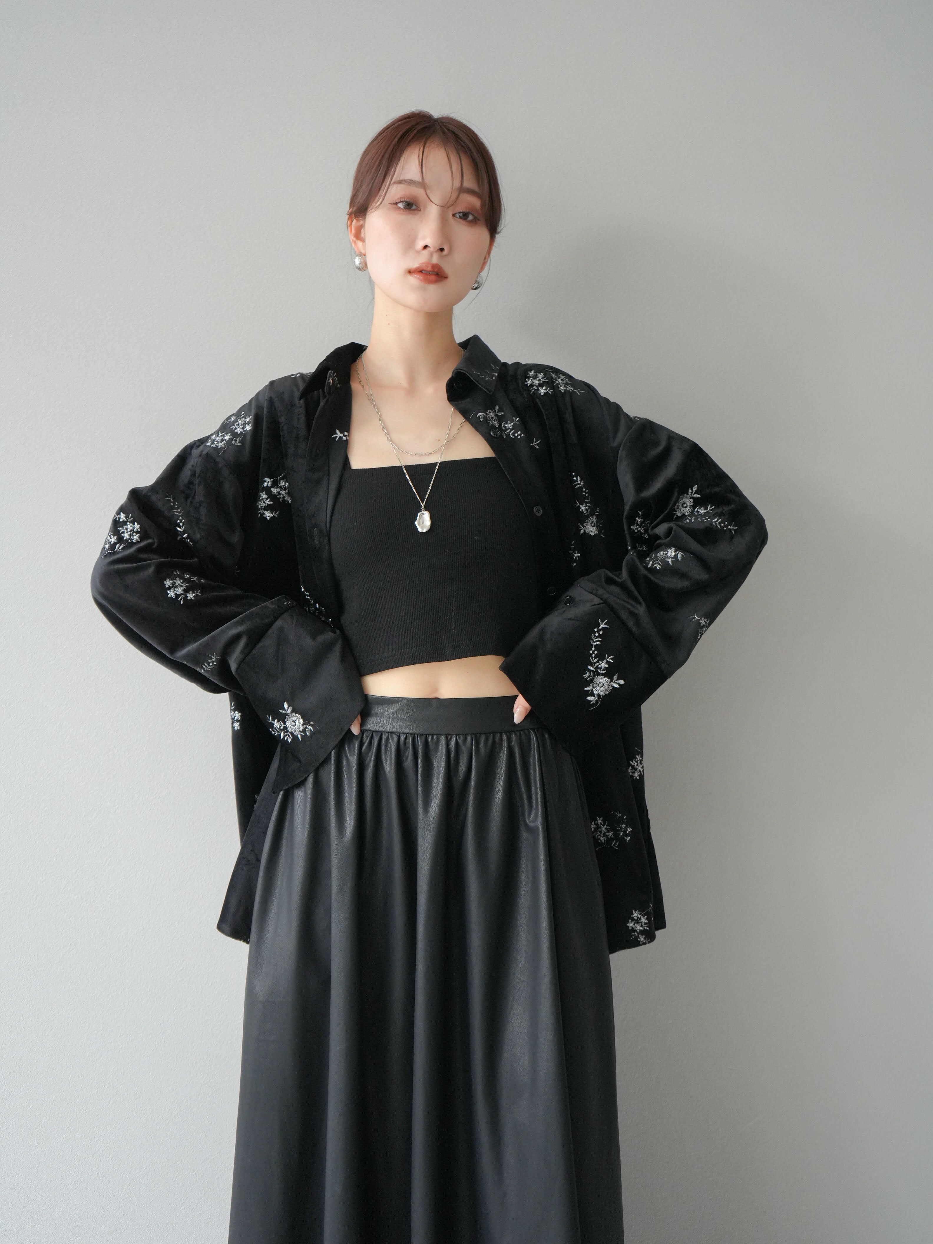 予約]ベロアフラワーエンブロイダリーシャツ/ブラック – Lumier