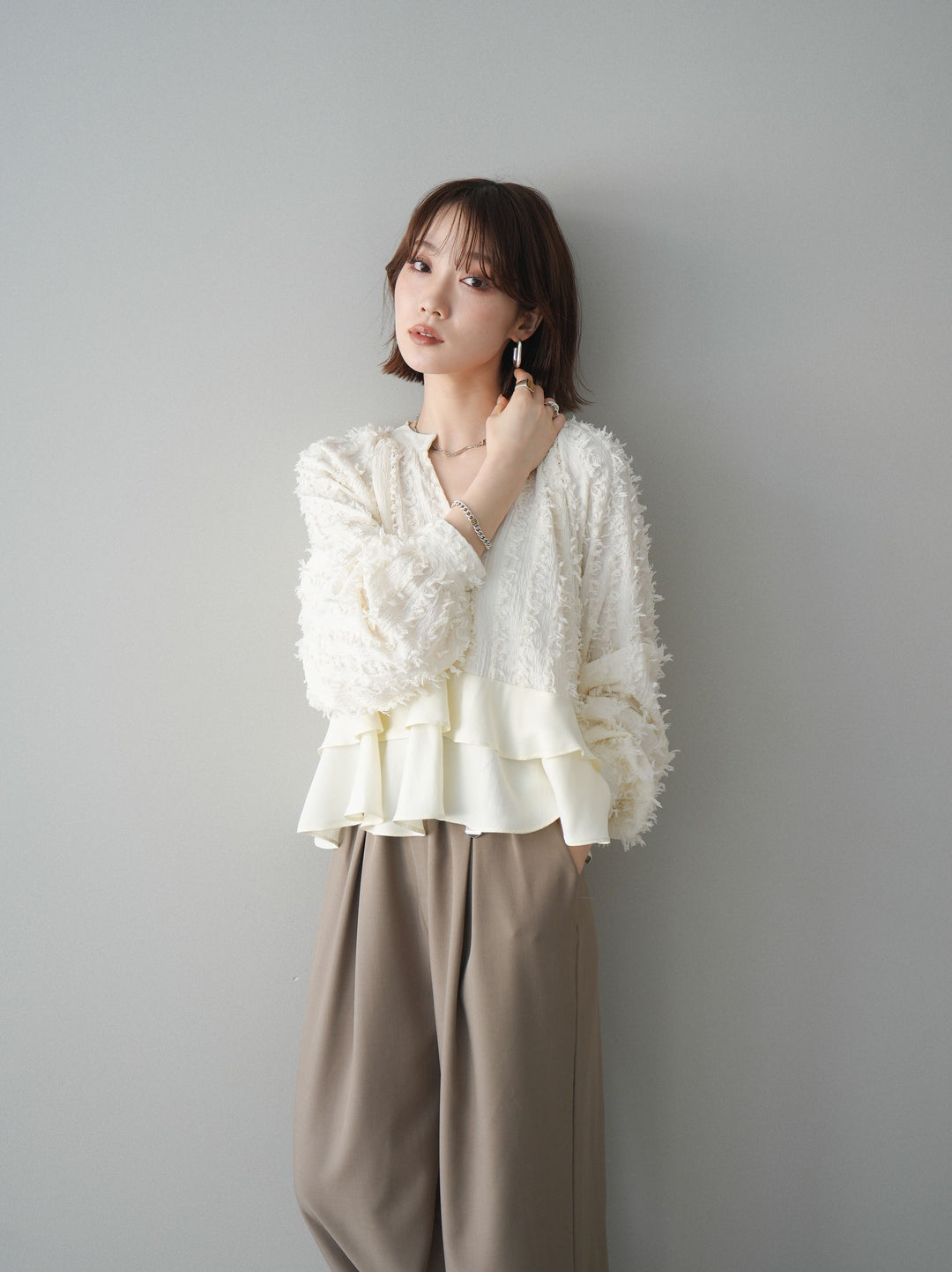 [SET]ジャガードぺプラムフリルブラウス+ジャガードぺプラムフリルブラウス(2set)