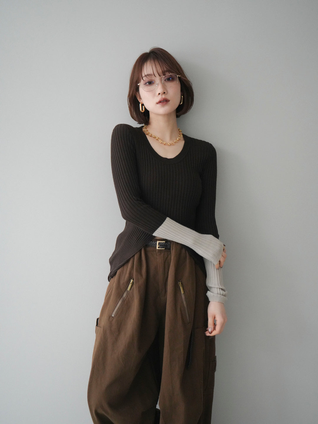 [予約]袖配色ランダムリブフロントスリットニットトップス/brown