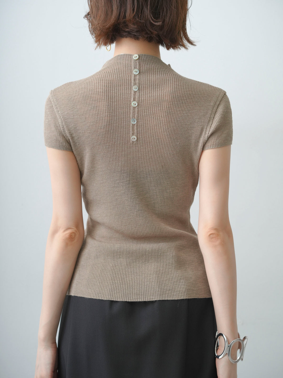 [予約]シアーバックボタンリブニットトップス/khaki