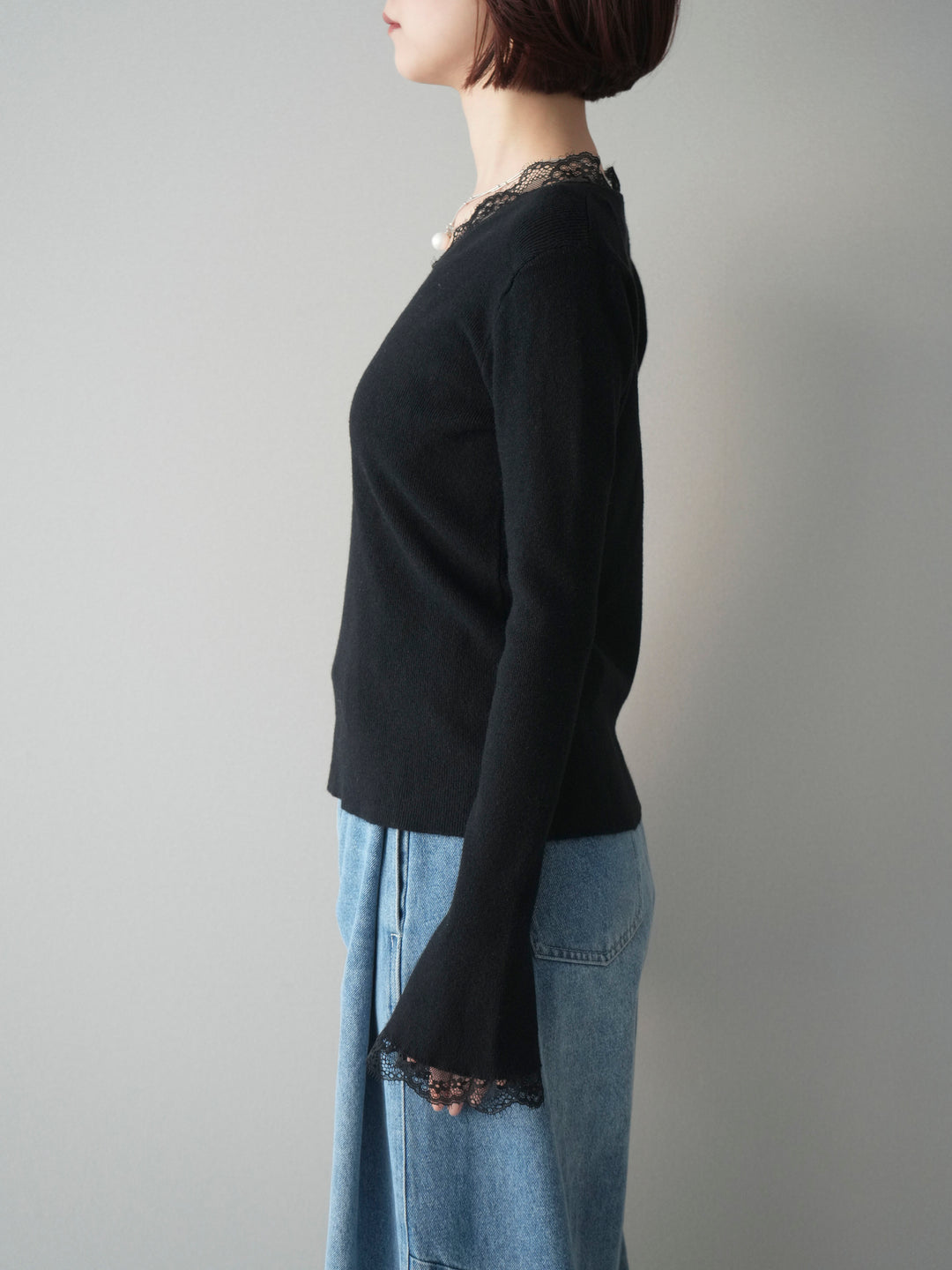 [予約]レースドッキングVネックニットトップス/black
