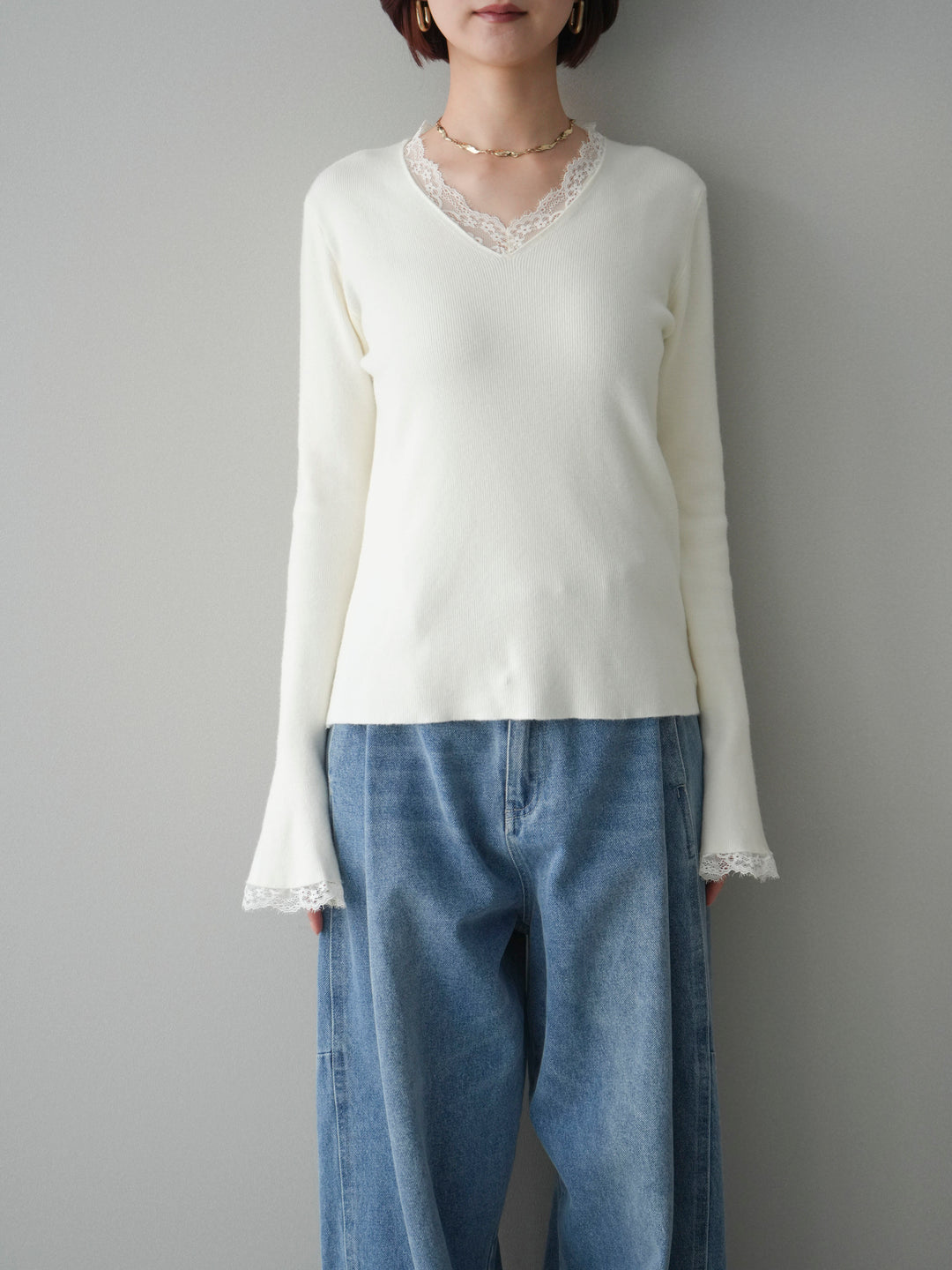 [予約]レースドッキングVネックニットトップス/white