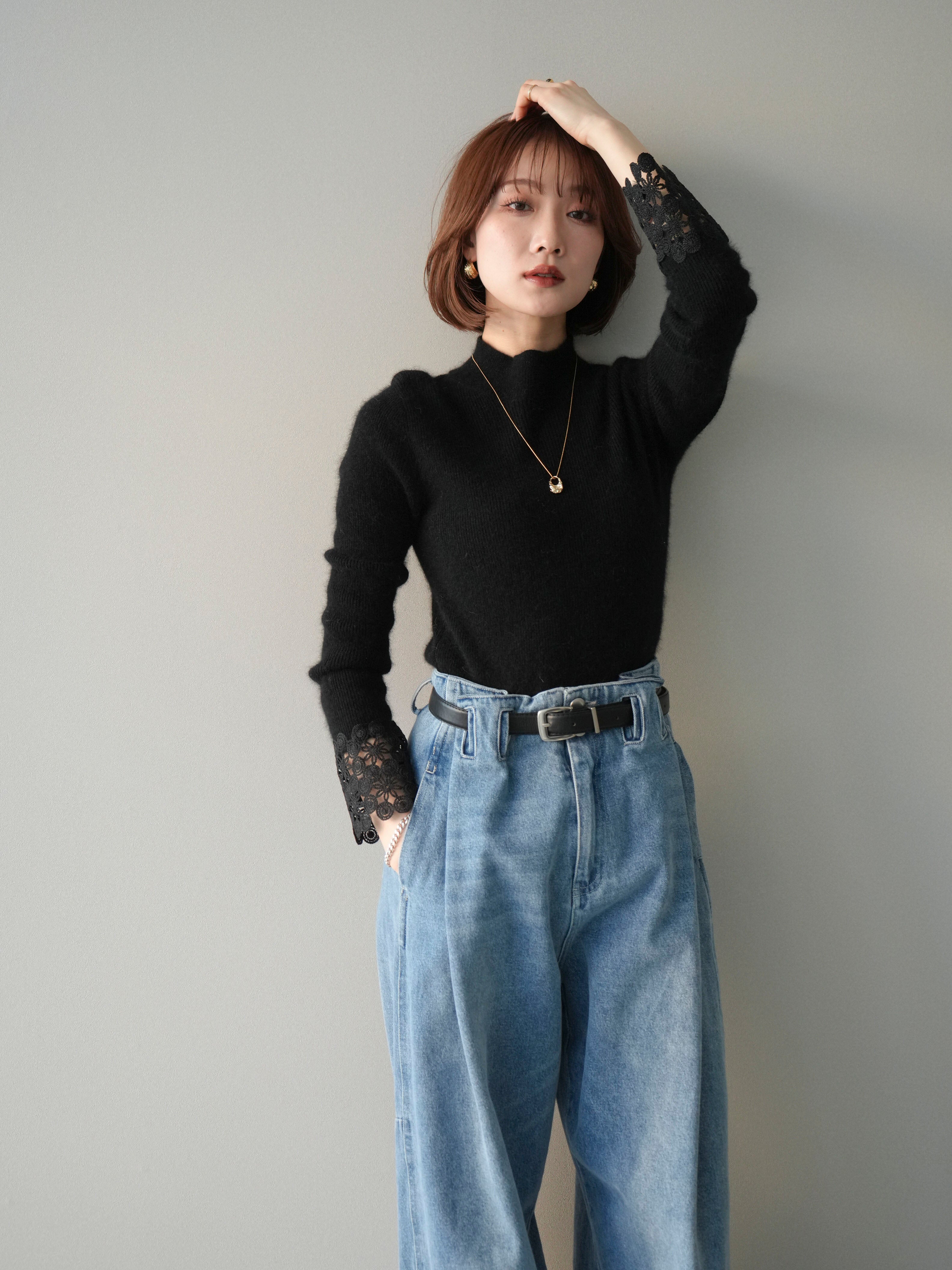予約]袖クロシェレースウール混ボトルネックニットトップス/black – Lumier