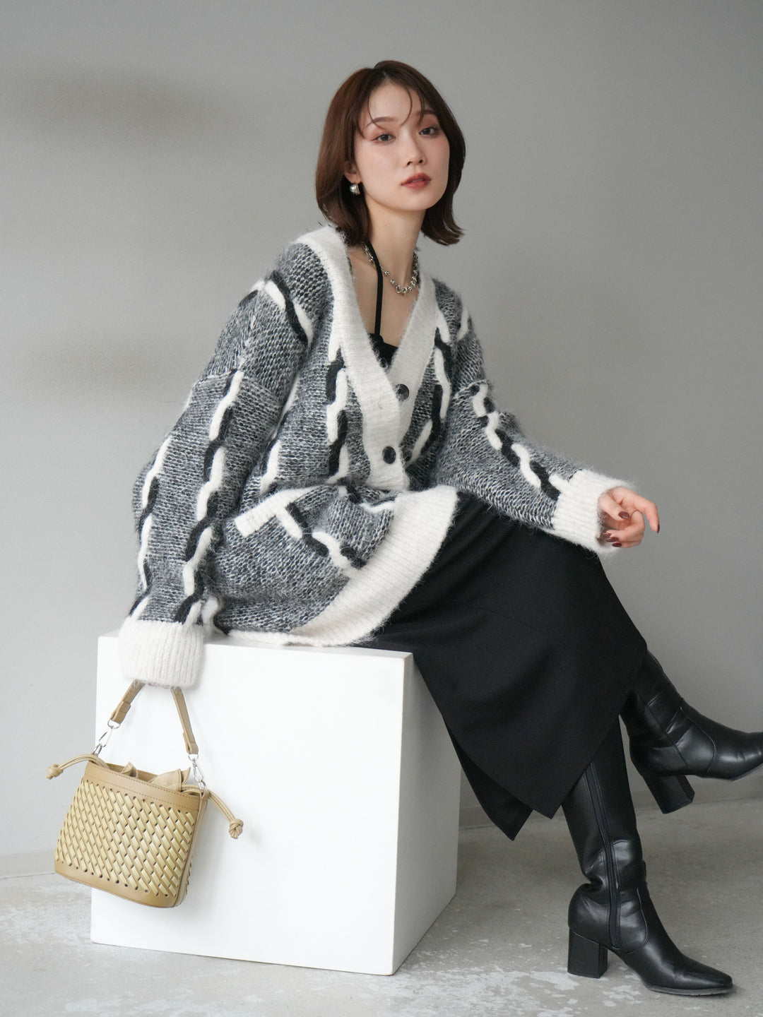 [予約]バイカラー編み込みデザインニットカーディガン/ホワイト