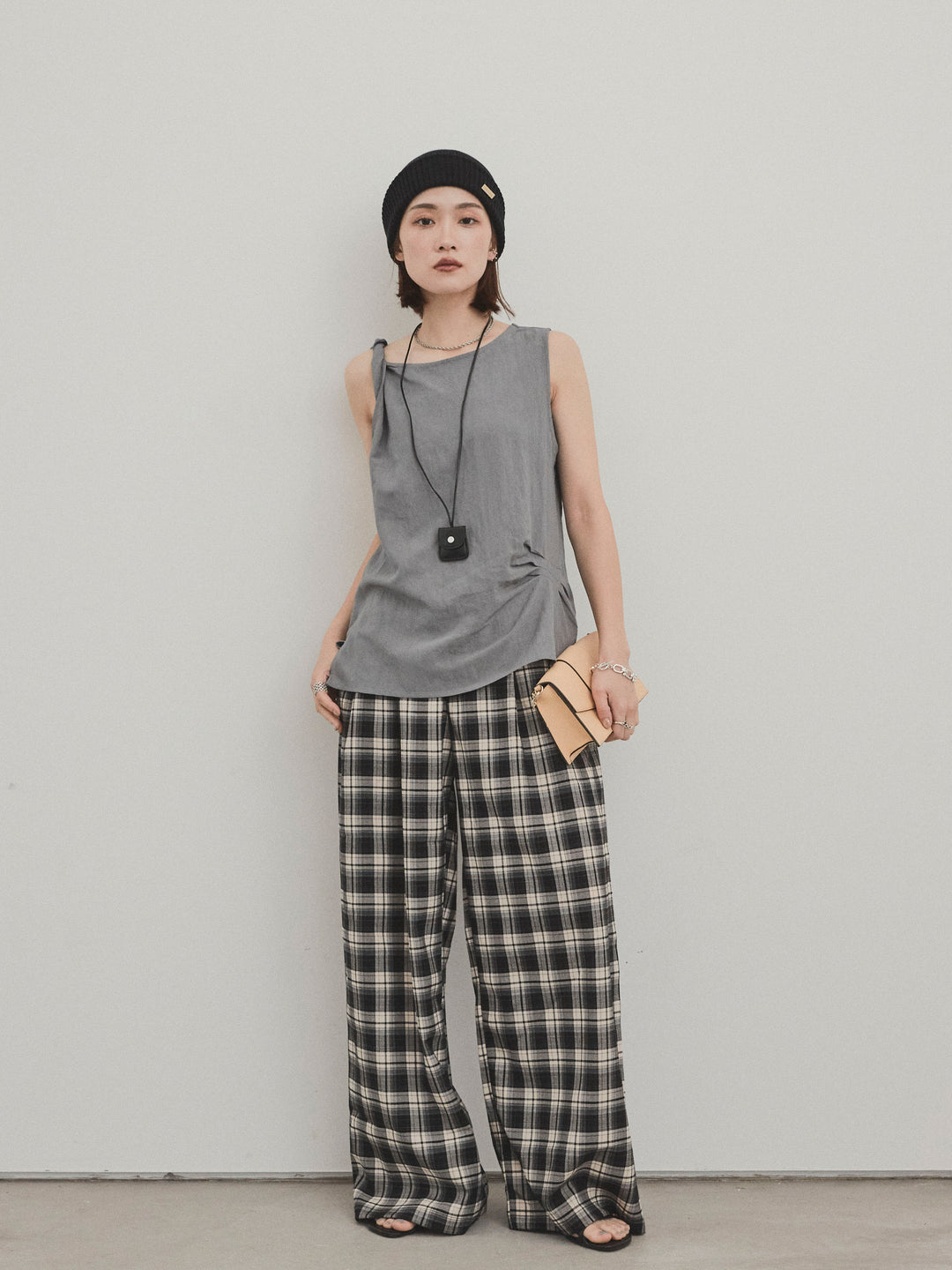[SET] 扭紋無袖上衣配皮項鍊 + 格紋寬褲 (2 件套)