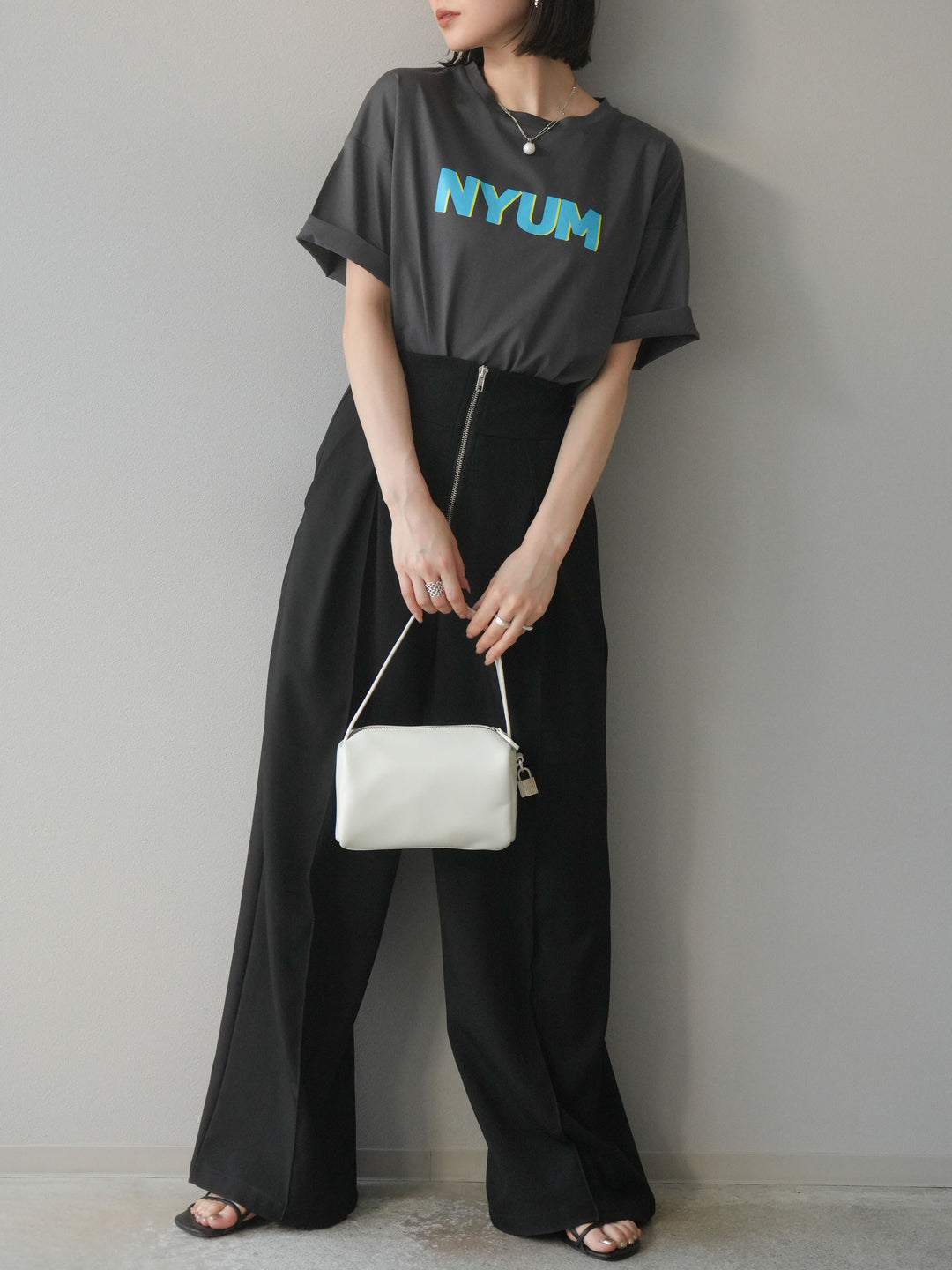 [預訂]“NYUM”標誌印花乾爽觸感棉質T卹/炭灰色