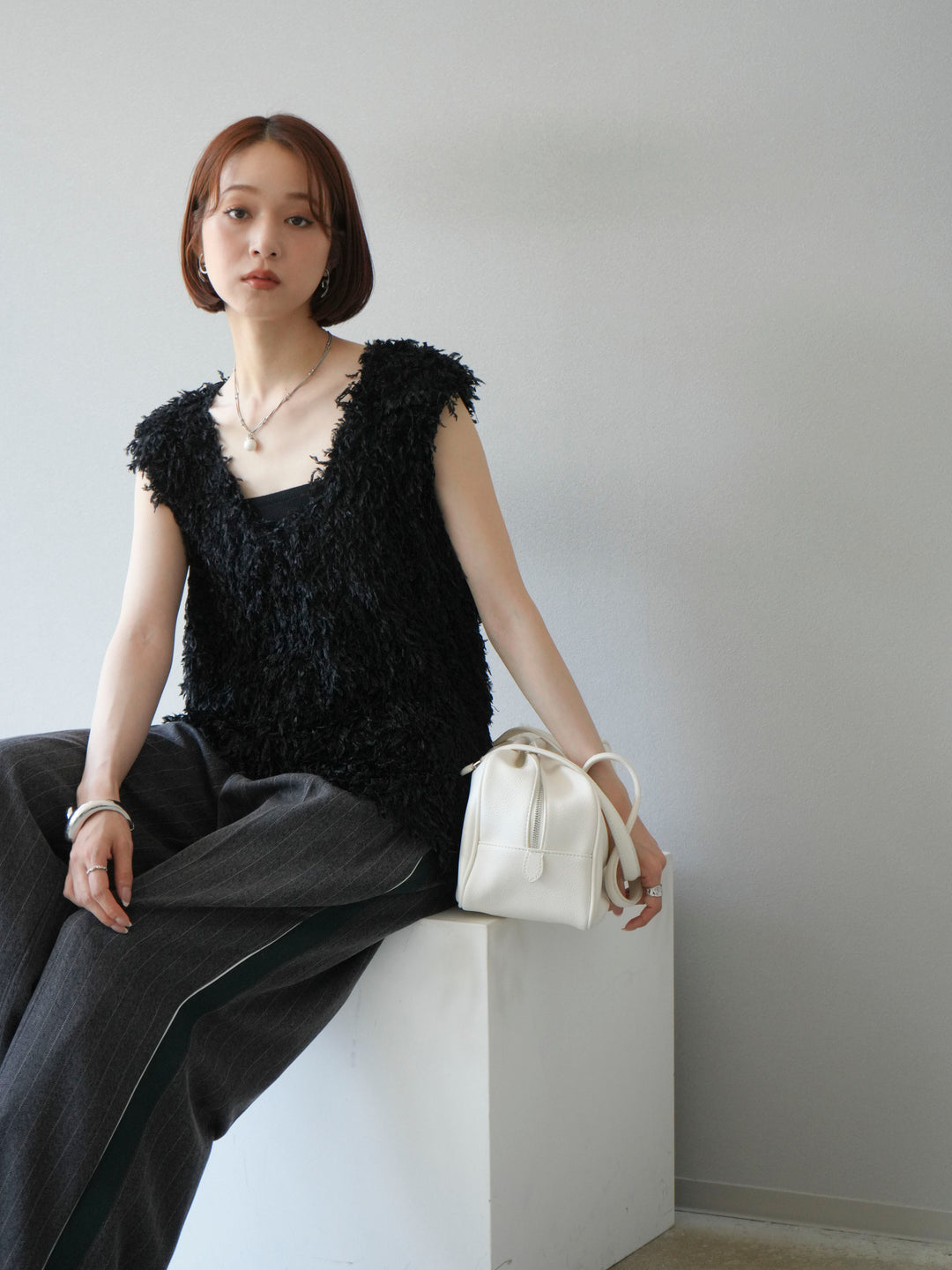 [予約]フェザーVネックベスト/ブラック