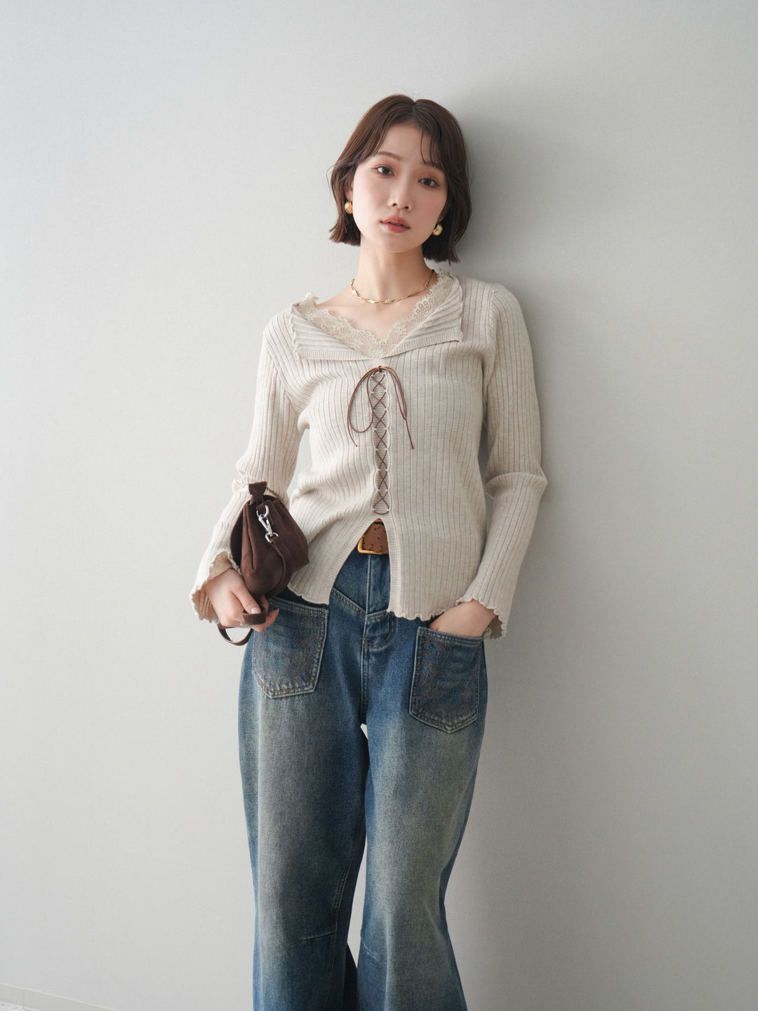[予約]レースネックレースアップリブニットトップス/greige