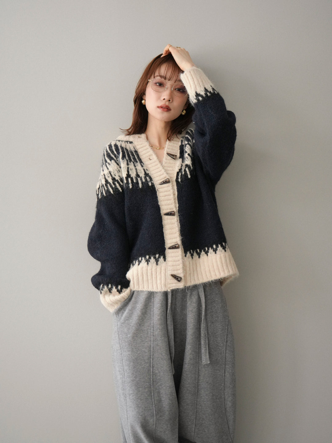 [SET]トグルボタン求心柄ニットカーディガン+ウエストベルトカーブラインスエットパンツ(2set)