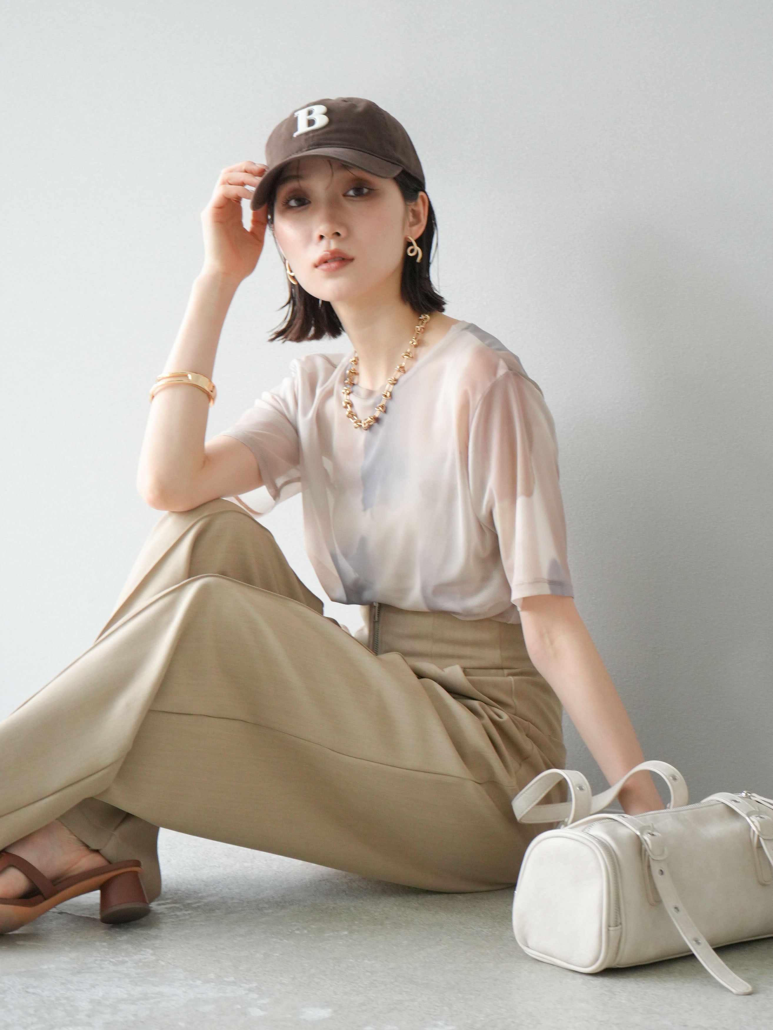 ameri様 水彩アートシアーTシャツ 総柄シアー半袖プルオーバー Lumier 予約]水彩アートシアーTシャツ/チャコール – Lumier