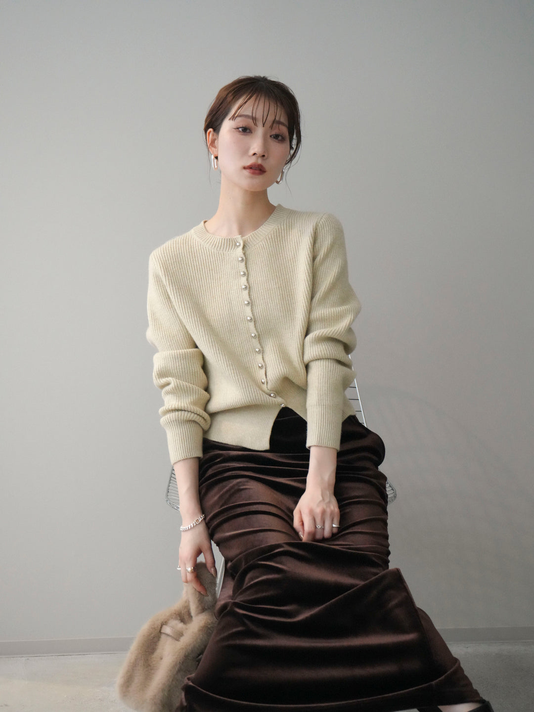 [SET]シルバーボタン畦編みニットカーディガン+ギャザーベロアスカート(2set)