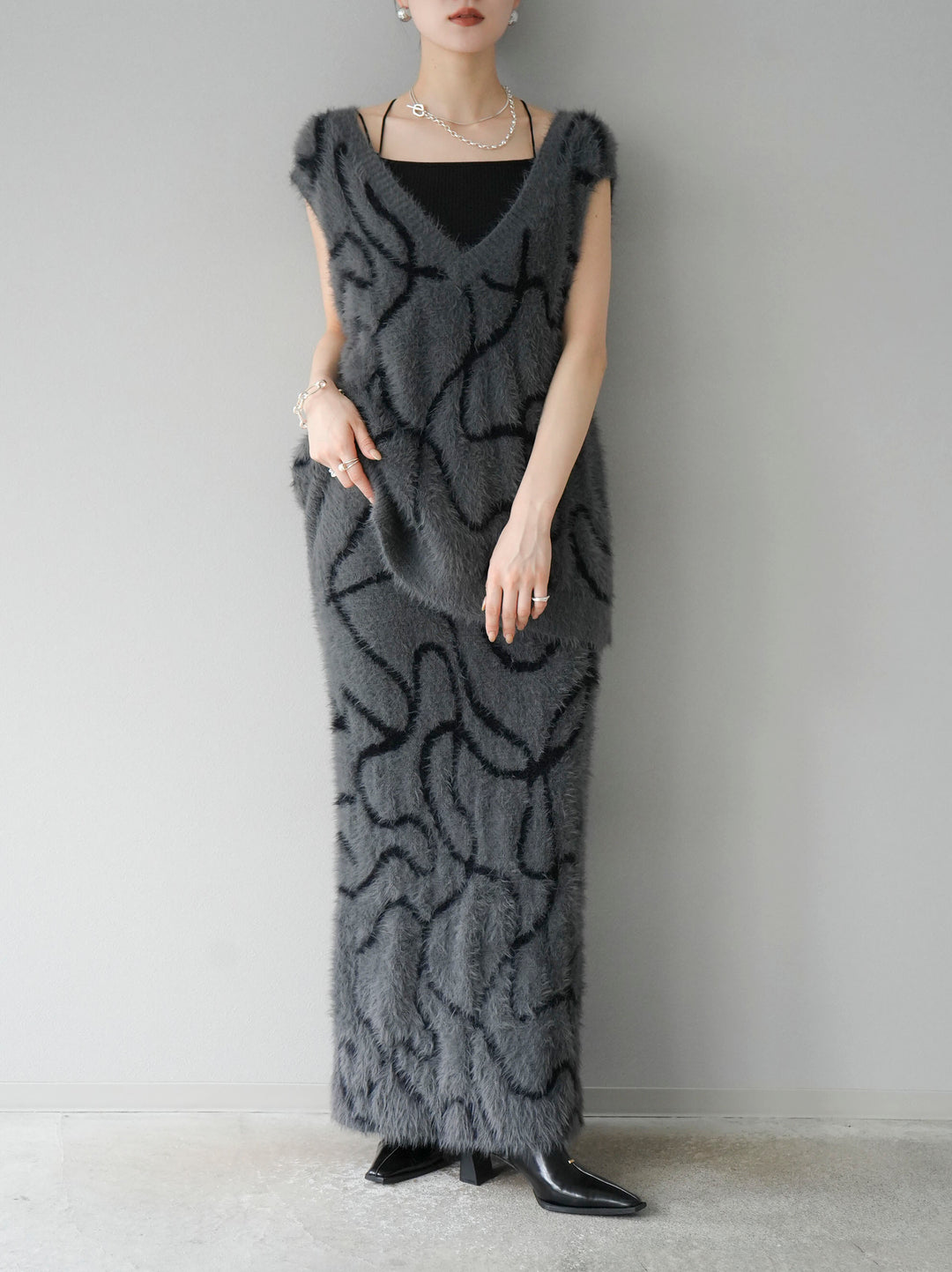 [預訂] Line 毛絨針織半身裙/炭灰