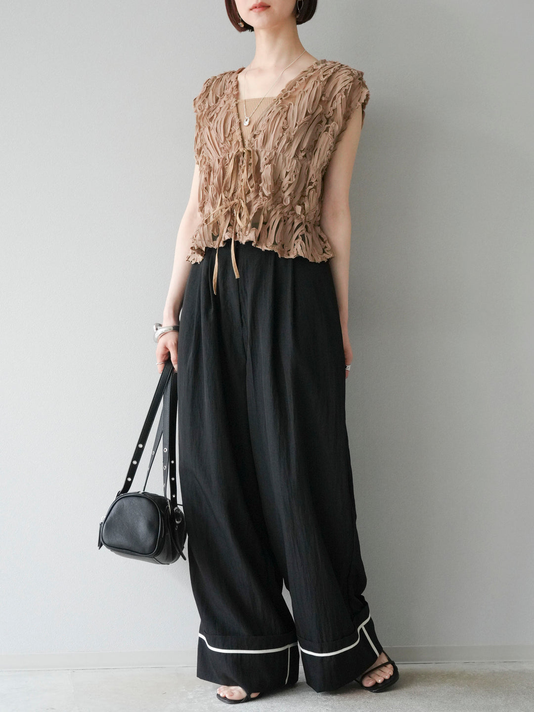 [SET] 提花蕾絲蝴蝶結上衣+麻質下擺迴力寬褲（2件套）