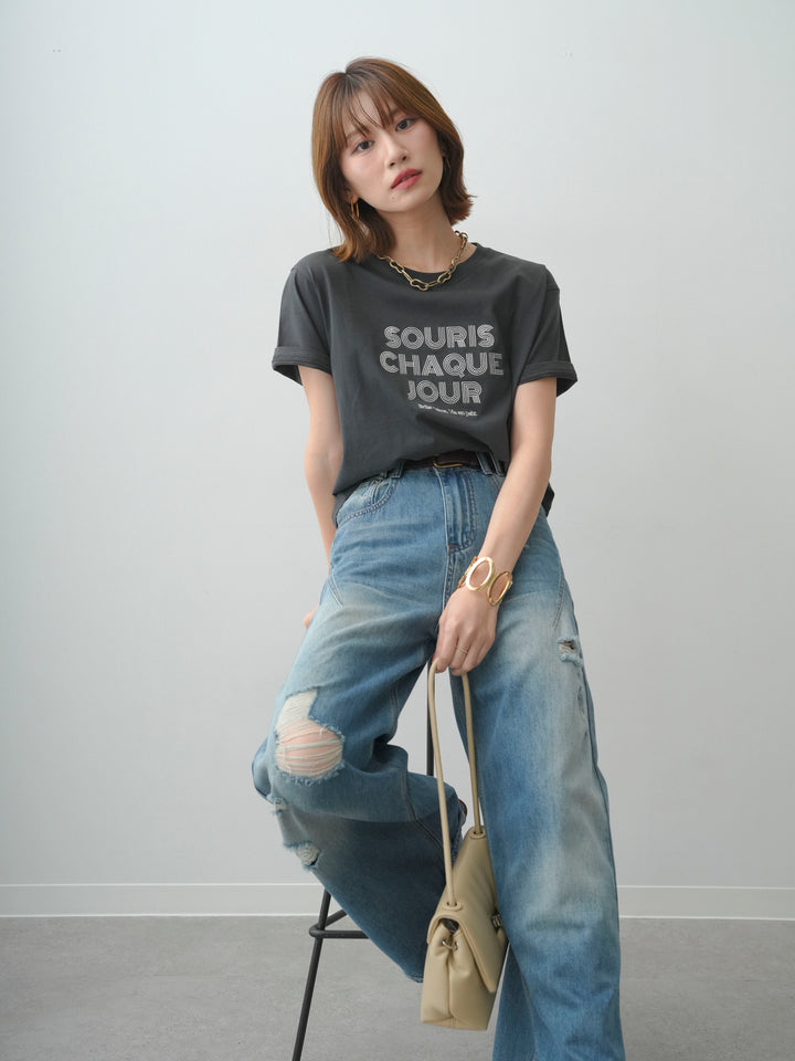【套裝】Logo刺繡T卹+下擺塞進褲腳的做舊闊腿牛仔褲（兩件套）