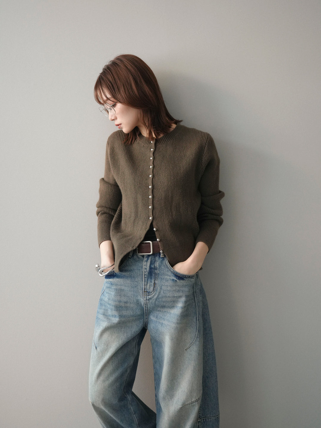 [SET]シルバーボタン畦編みニットカーディガン+ベルト付カーブデニムパンツ(2set)