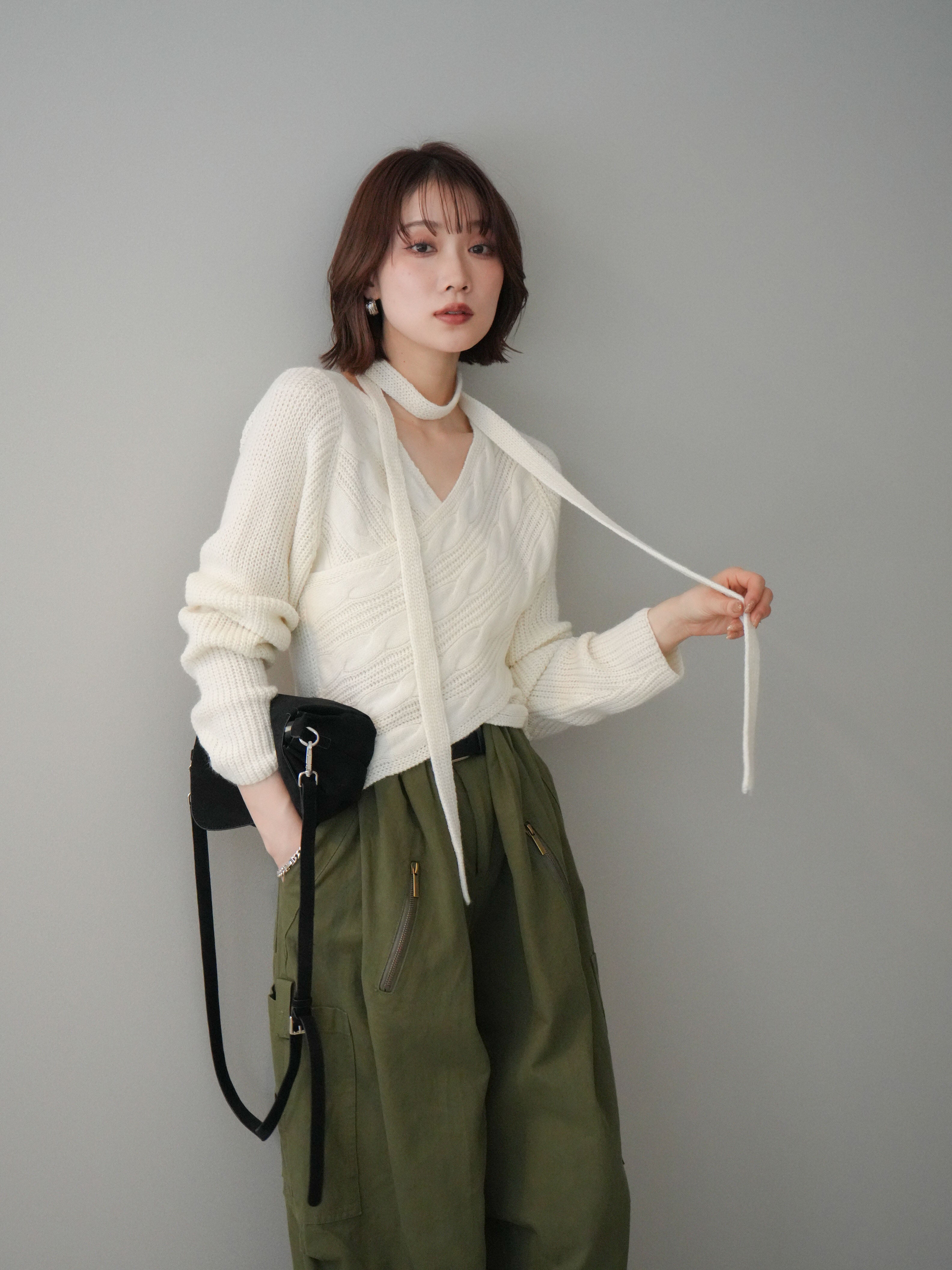 ベージュ ケーブルニット & カーキ イージーパンツ セット ベージュ ケーブルニット & カーキ イージーパンツ セット ベージュ