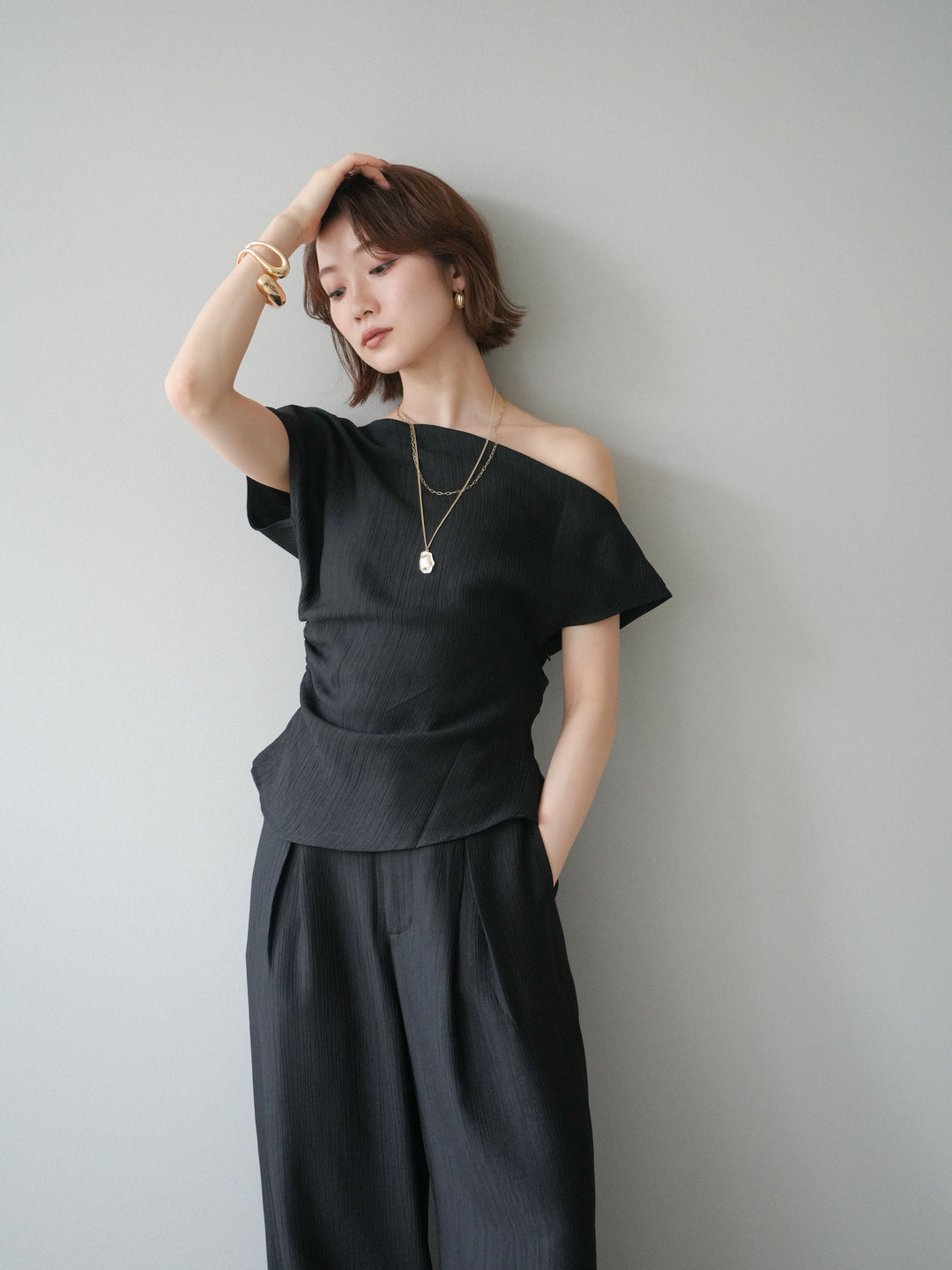 [予約]クレープアシンメトリーギャザートップス/black