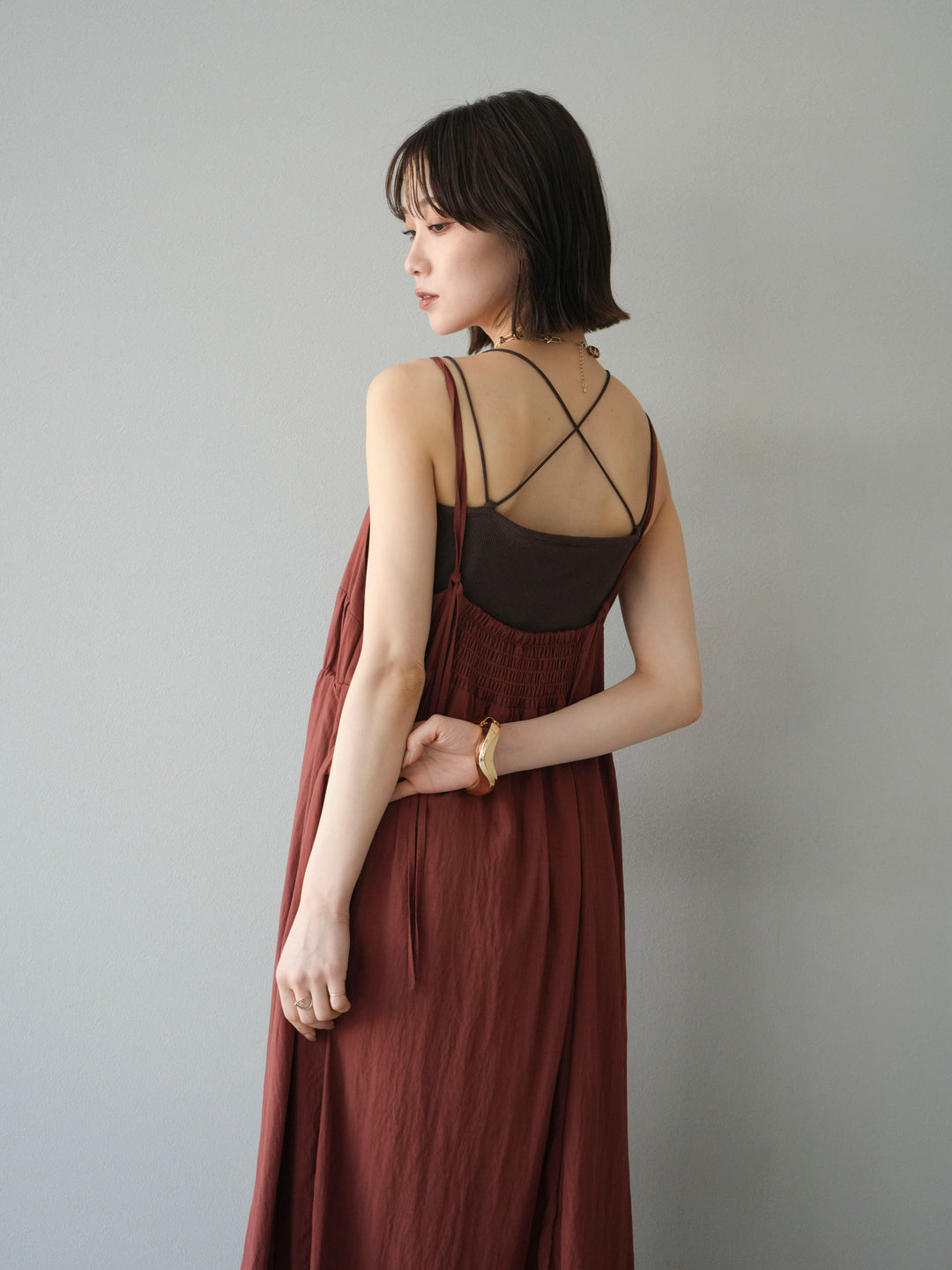 [SET]レーヨンシャーリングキャミワンピース+カップ付きバッククロスキャミソール(2set)