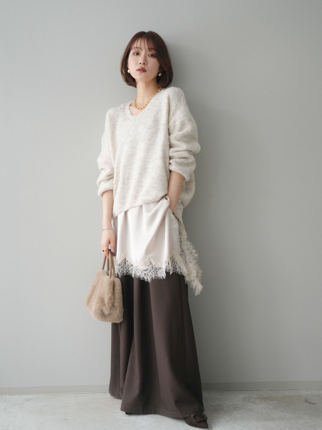 [SET]パール×ビジューVネックニットプルオーバー+アシンメトリーサテンレースキャミソール+テープベルトタックバギーパンツ(3set)