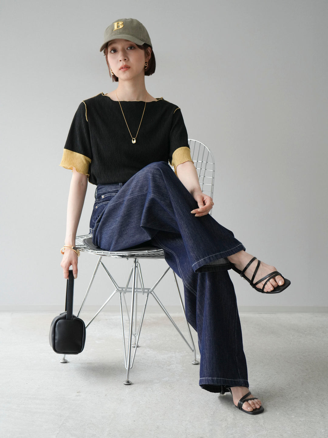 [SET] 百褶同色船領套頭衫 + 臀部設計牛仔褲（2 件組）