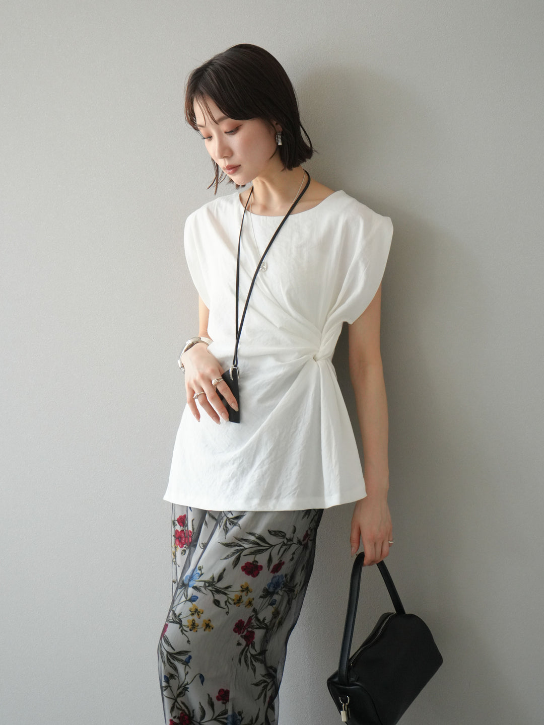 [SET] 側扭法式上衣+植物圖案休閒褲+繩繡薄紗疊穿褲（3件套裝）