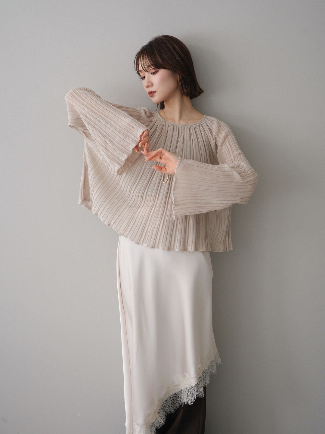 [予約]プリーツシアーフレアスリーブニットトップス/beige