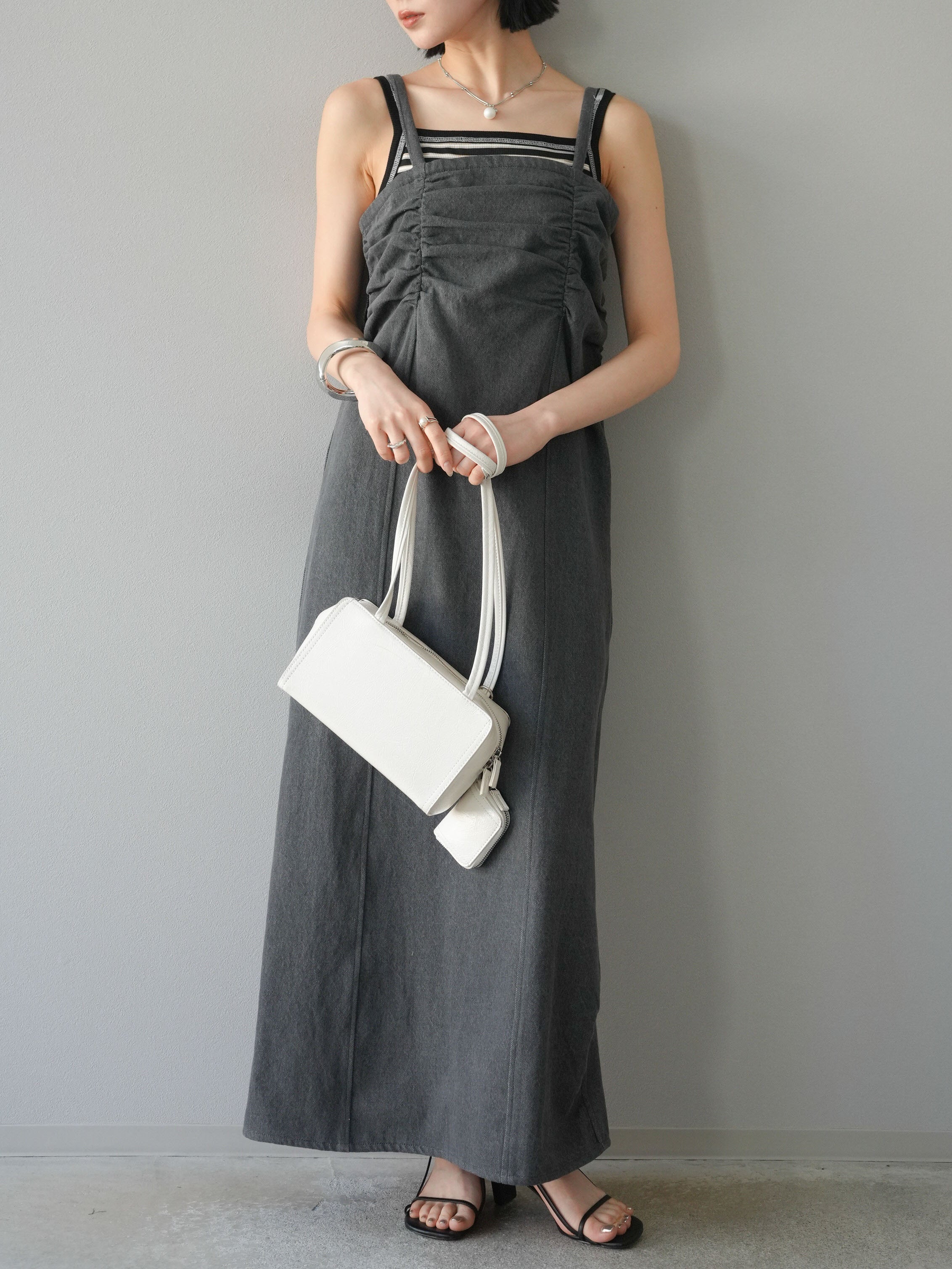 予約]デニムギャザーキャミワンピース/グレー – Lumier