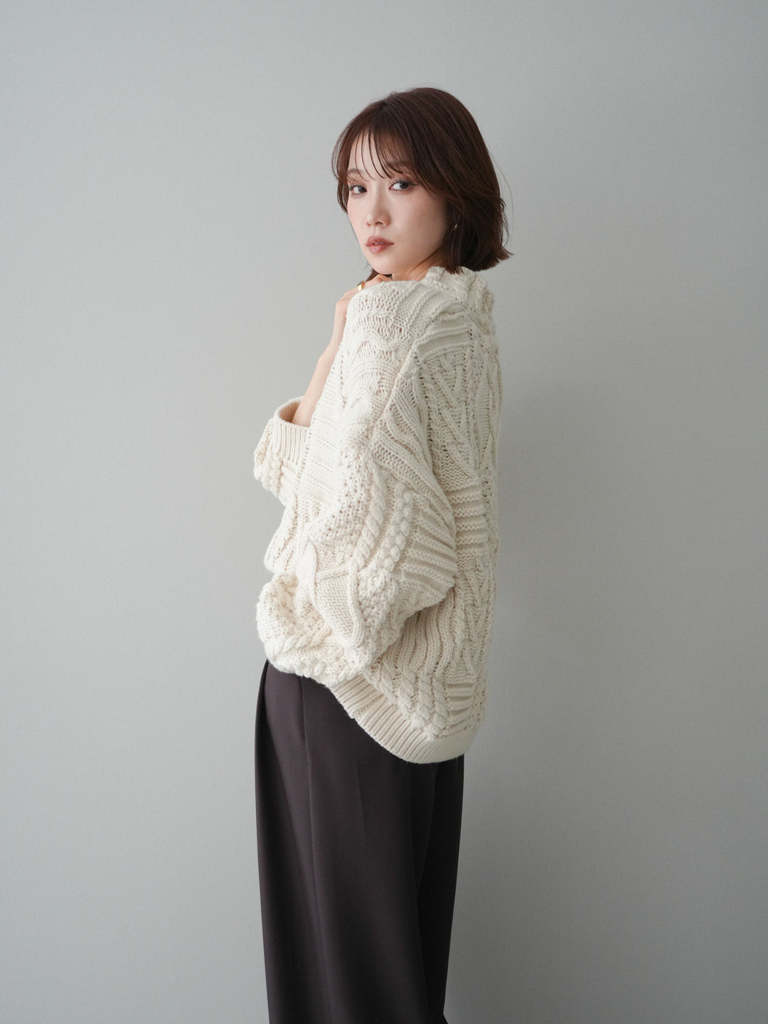 [予約]ケーブル編みモックネックニットプルオーバー/ivory