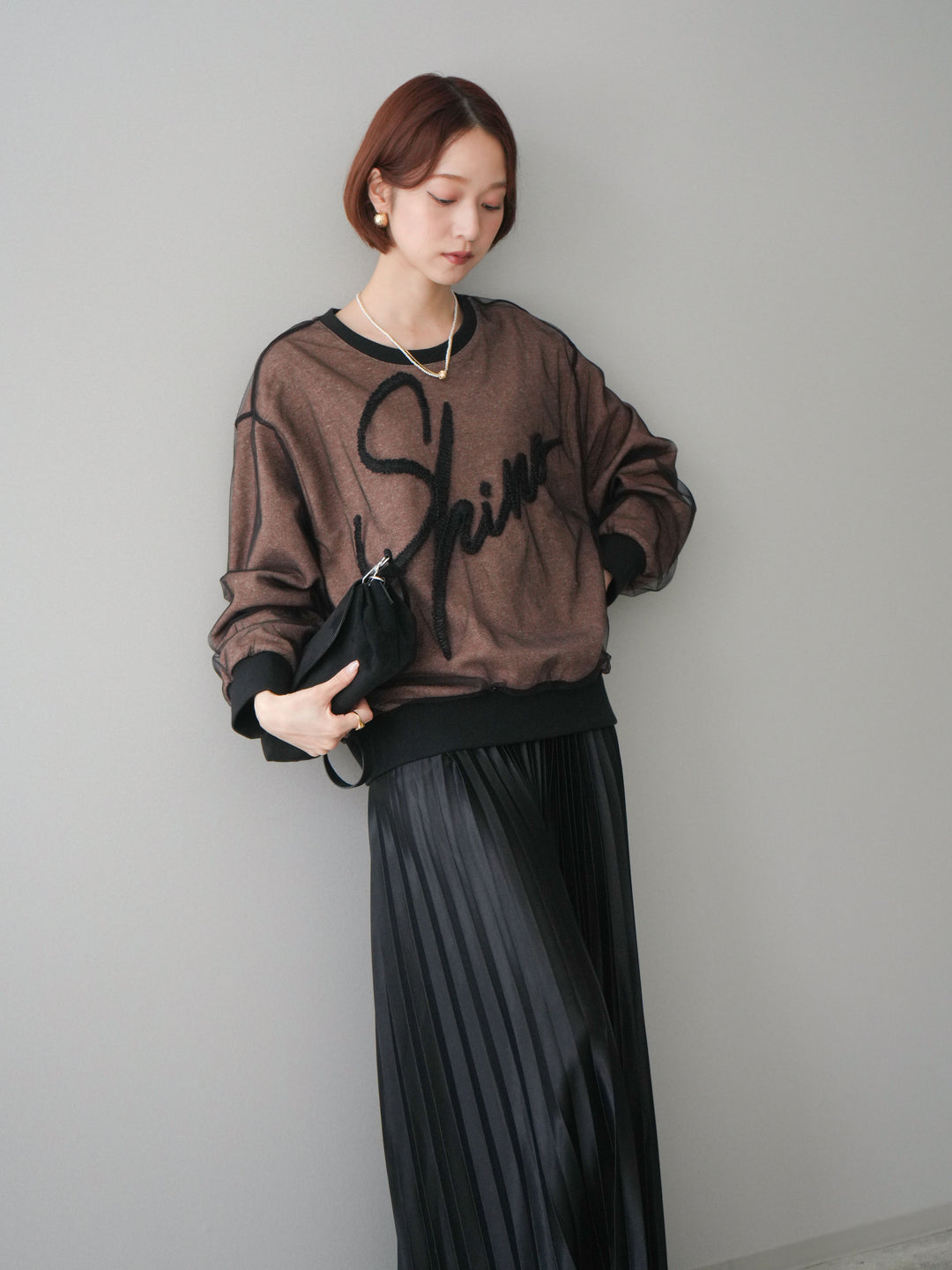 [SET]チュールレイヤードロゴスエットプルオーバー+サテンプリーツマキシスカート(2set)